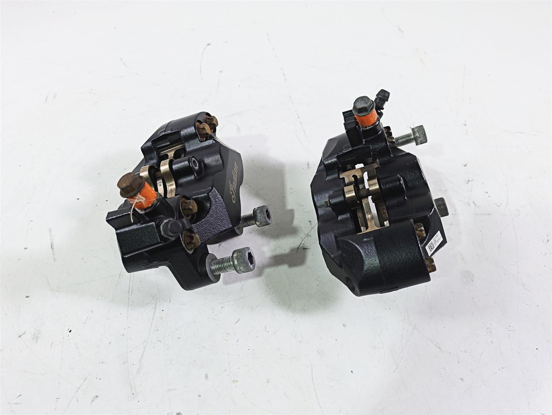 2018 Indian Chieftain Limited Front Brake Caliper Set 1912390 1912391 {{ shop.shopifyCountryName }} - Mototech271