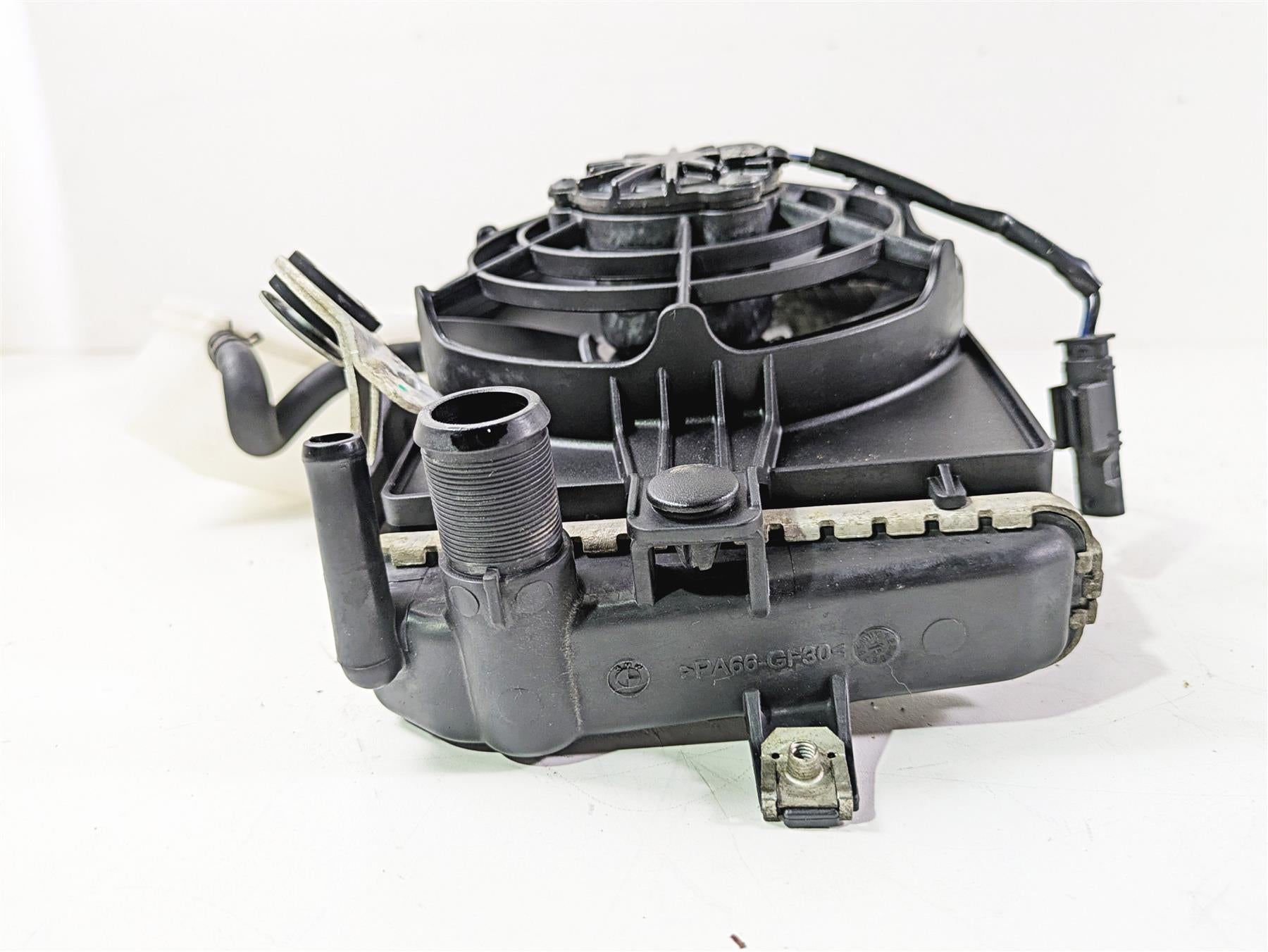 2015 BMW R1200 GS Adv K51 Right Radiator Fan Reservoir & Cover 17118546416 {{ shop.shopifyCountryName }} - Mototech271
