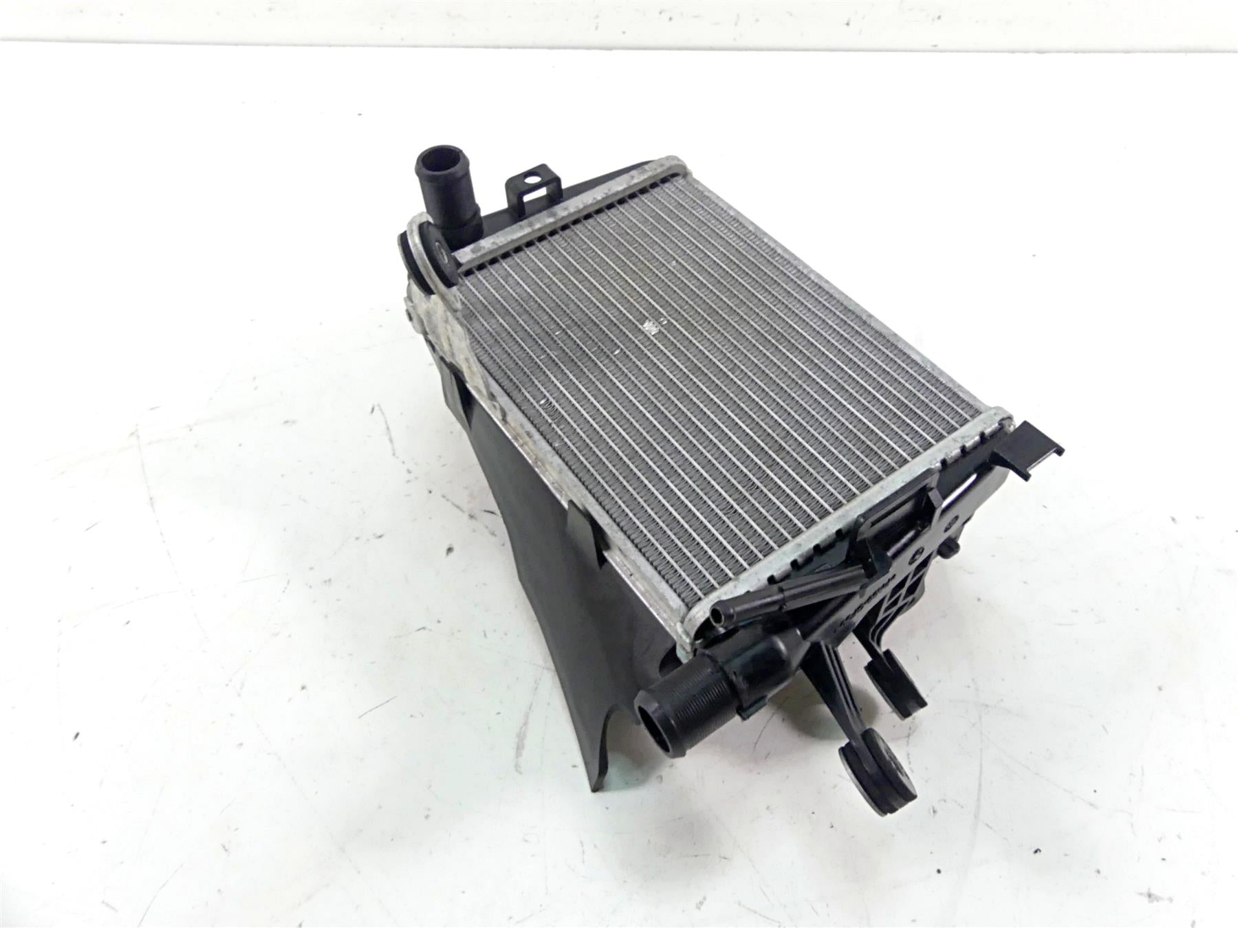 2015 BMW R1200GS GSW K50 Left Radiator + Cover 17118546408 {{ shop.shopifyCountryName }} - Mototech271