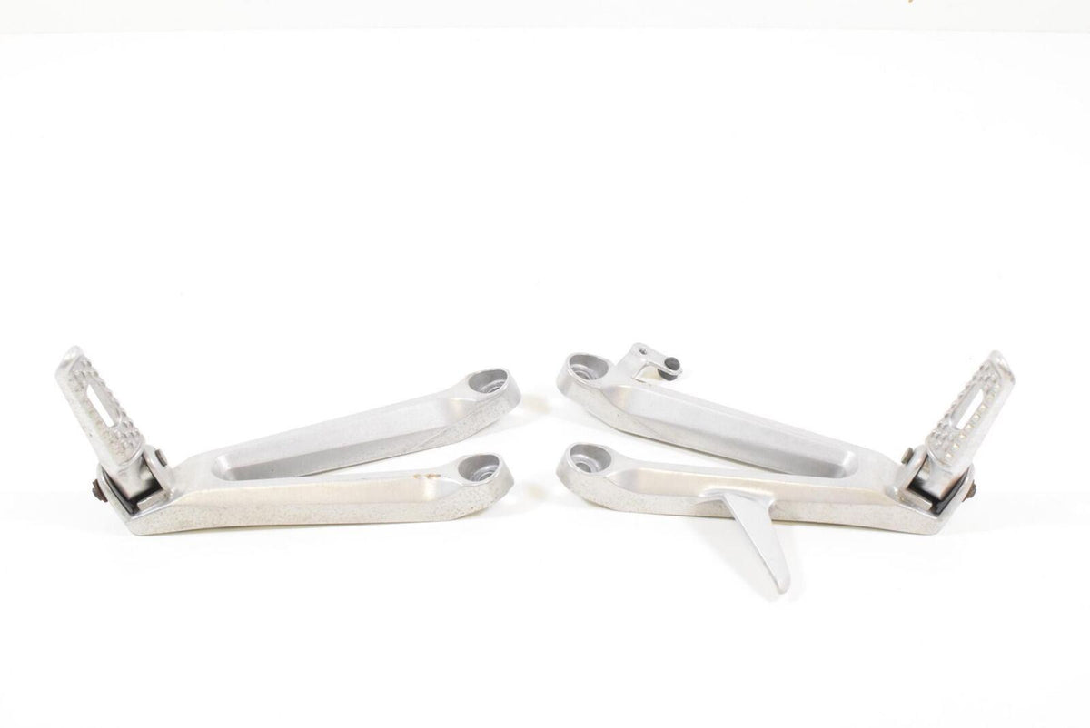 2005 Honda CBR1000RR CBR1000 RR Rear Passenger Footpeg SET 50750-MEL-000 {{ shop.shopifyCountryName }} - Mototech271