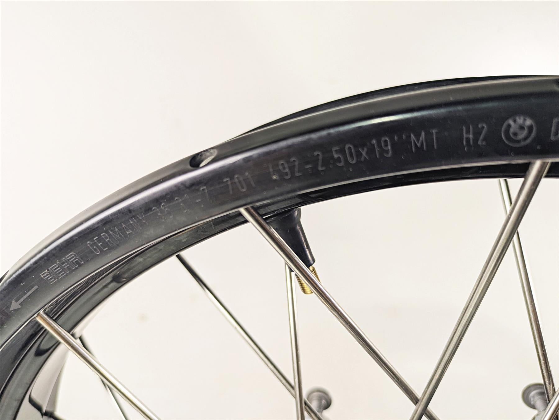 2010 BMW R1200GS K25 Front Wheel Rim 19x2.5 Spoke Black -Read 36318553003 {{ shop.shopifyCountryName }} - Mototech271