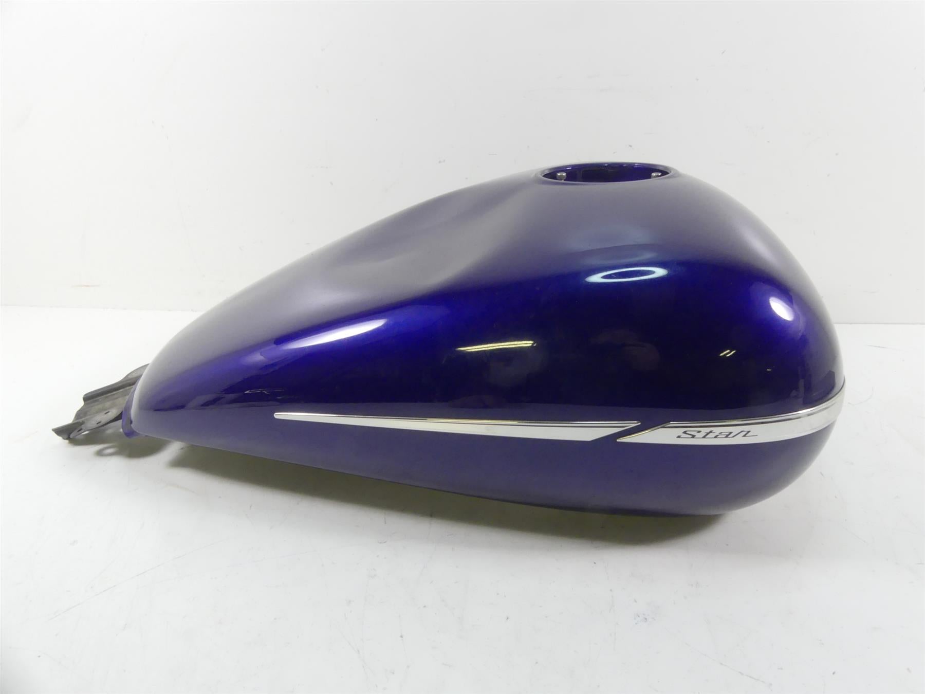 2007 Yamaha XVS1300 V-Star Fuel Gas Petrol Tank -Dent 3D8-YK241-00- {{ shop.shopifyCountryName }} - Mototech271