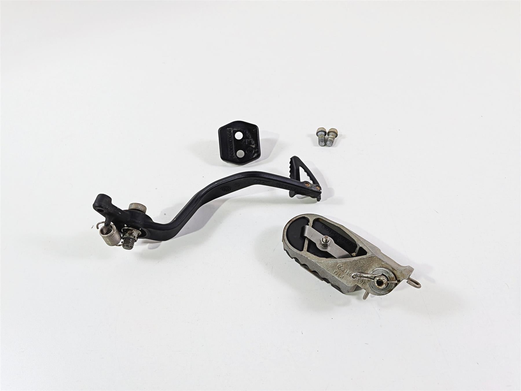 2016 KTM 1290 Super Adventure Right Front Foot Peg & Brake Pedal 6031305004433S {{ shop.shopifyCountryName }} - Mototech271