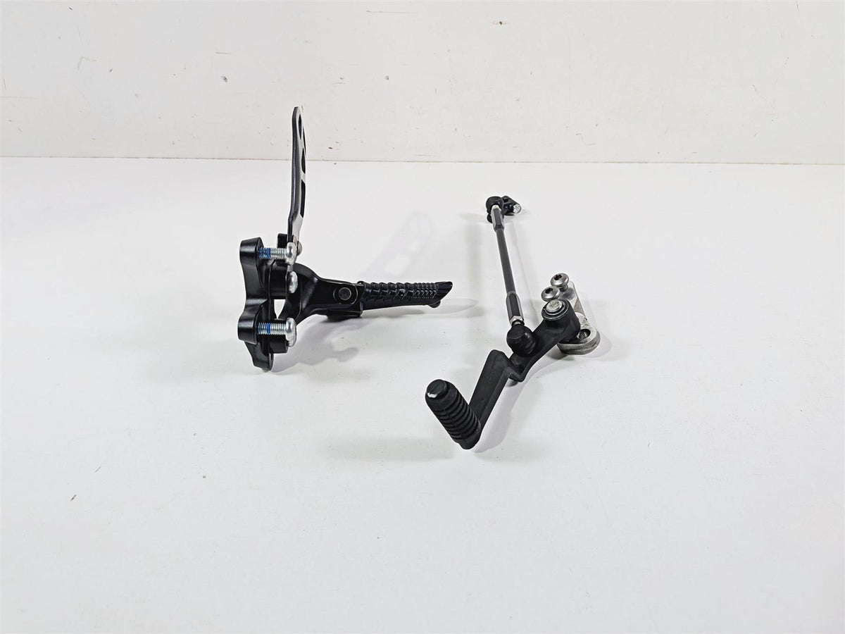 2024 Suzuki GSXR600 Left Front Footpeg & Shifter 43521-47H20 25600-14J11 {{ shop.shopifyCountryName }} - Mototech271