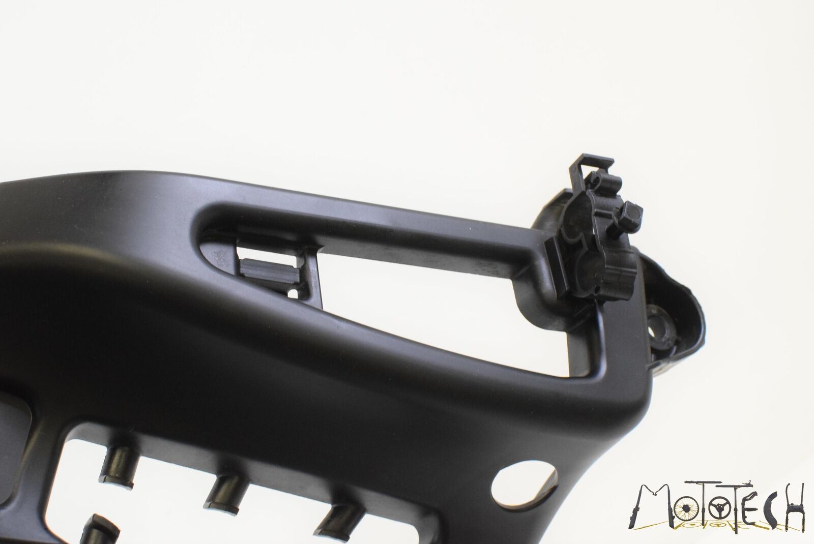 2006 BMW K1200S K1200 S K40 Front Right Stay Mount Bracket Holder 46637677762 {{ shop.shopifyCountryName }} - Mototech271