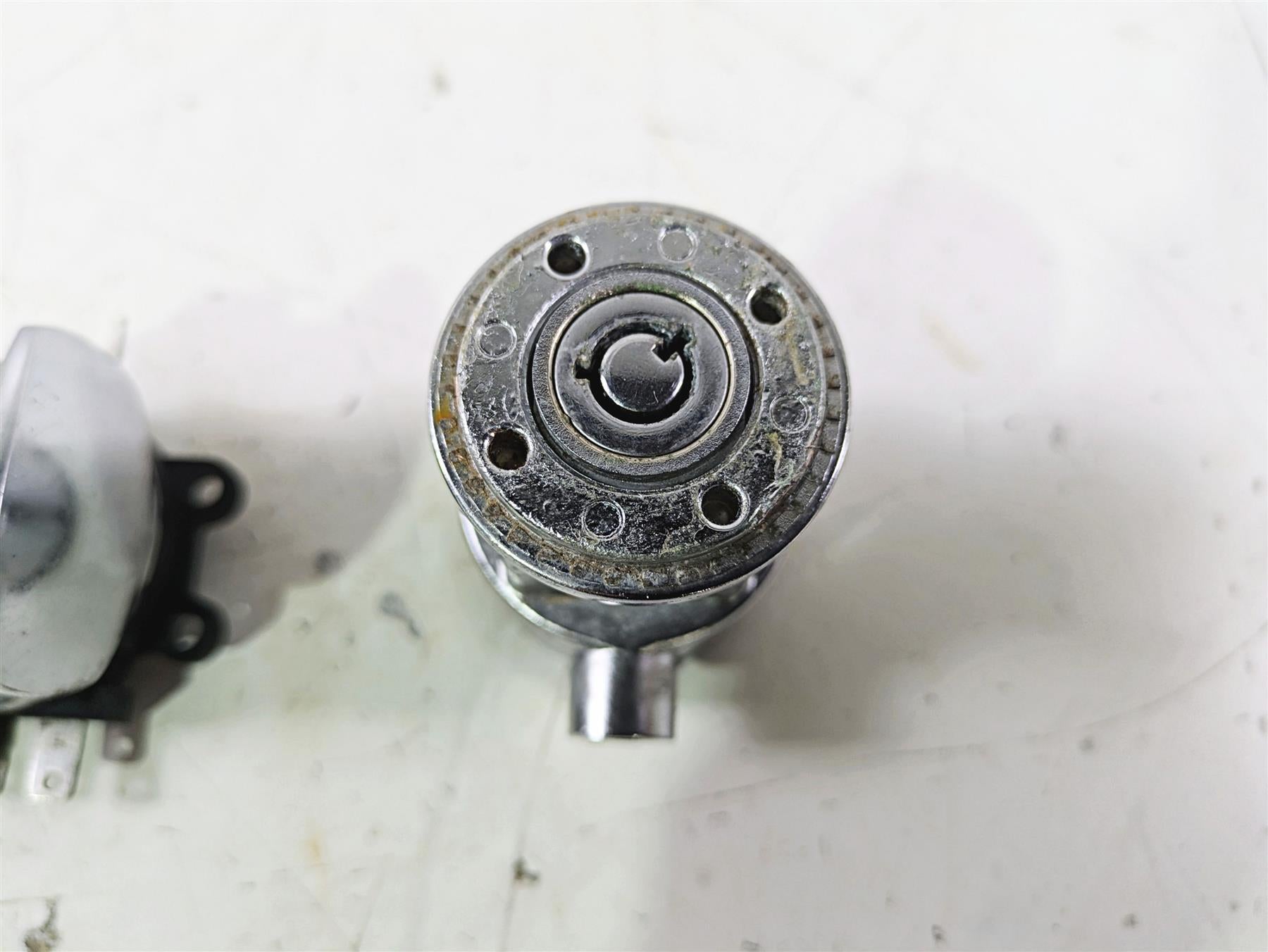 2007 Harley FXDWG Dyna Wide Glide Ignition Switch + Steering Lock -Vin 71430-06A {{ shop.shopifyCountryName }} - Mototech271