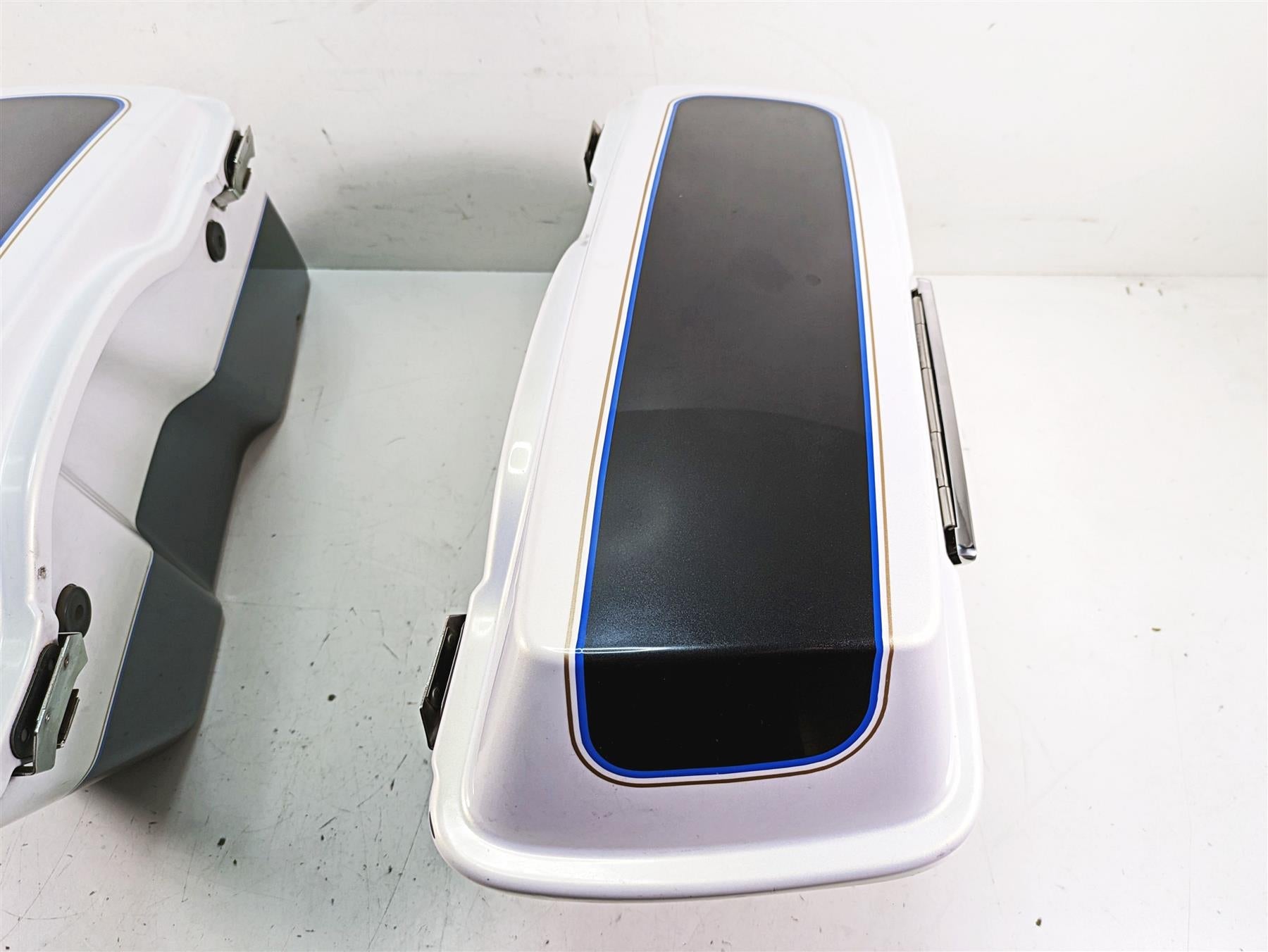 2008 Harley FLHTCU Electra Glide Left Right Saddlebag Saddle Bag Set 90752-93 {{ shop.shopifyCountryName }} - Mototech271