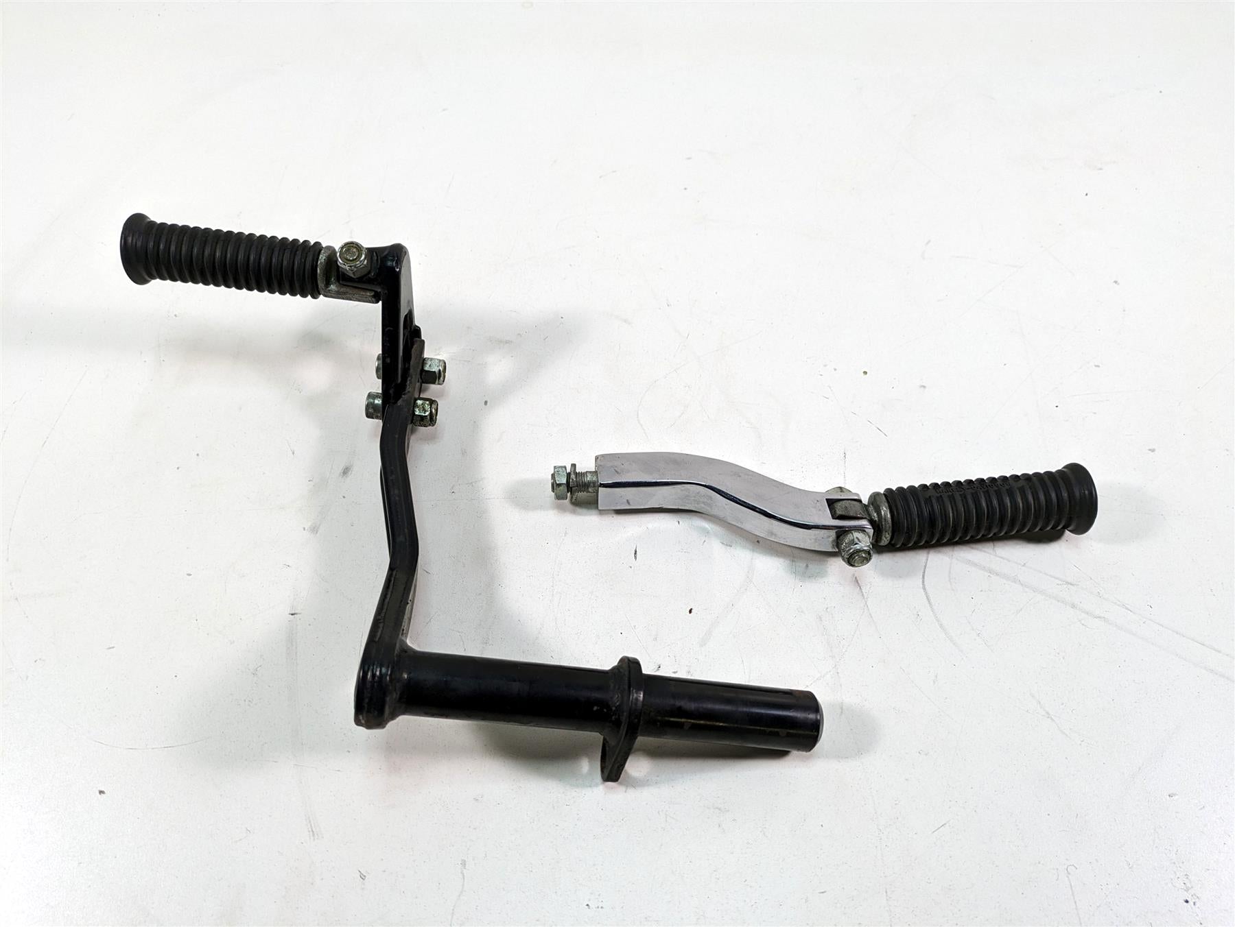 2000 Harley Dyna FXDL Low Rider Rear Passenger Footpeg Set 52740-94A 49165-90 | Mototech271