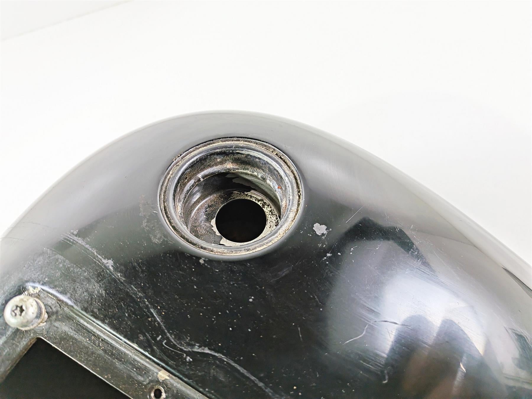 2011 Harley FXDF Dyna Fat Bob Fuel Gas Petrol Tank -Dent 61586-04B {{ shop.shopifyCountryName }} - Mototech271