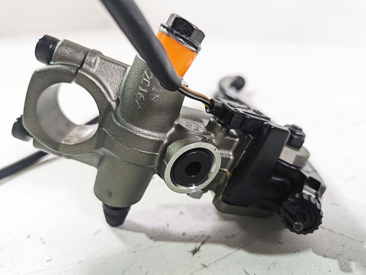 2023 Triumph Street Triple 765 RS Front Radial Brake Master Cylinder T2024898 {{ shop.shopifyCountryName }} - Mototech271