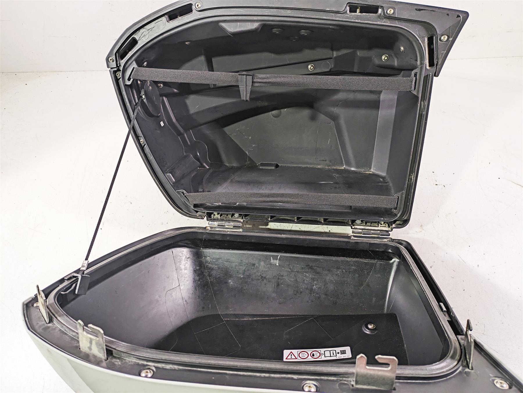 2022 BMW R1250 RT K052 Left Saddlebag Saddle Bag Case 46547728663 {{ shop.shopifyCountryName }} - Mototech271