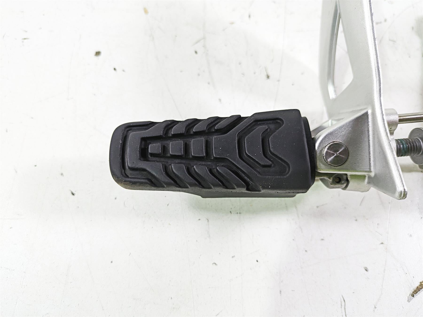 2014 BMW R1200 RT RTW K52 Right Left Footpeg & Brake Pedal 46718535642 {{ shop.shopifyCountryName }} - Mototech271