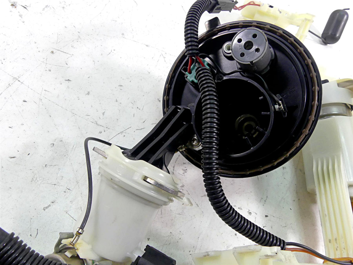 2015 Harley Touring FLHXS Street Glide Fuel Gas Petrol Pump 75069-08C {{ shop.shopifyCountryName }} - Mototech271