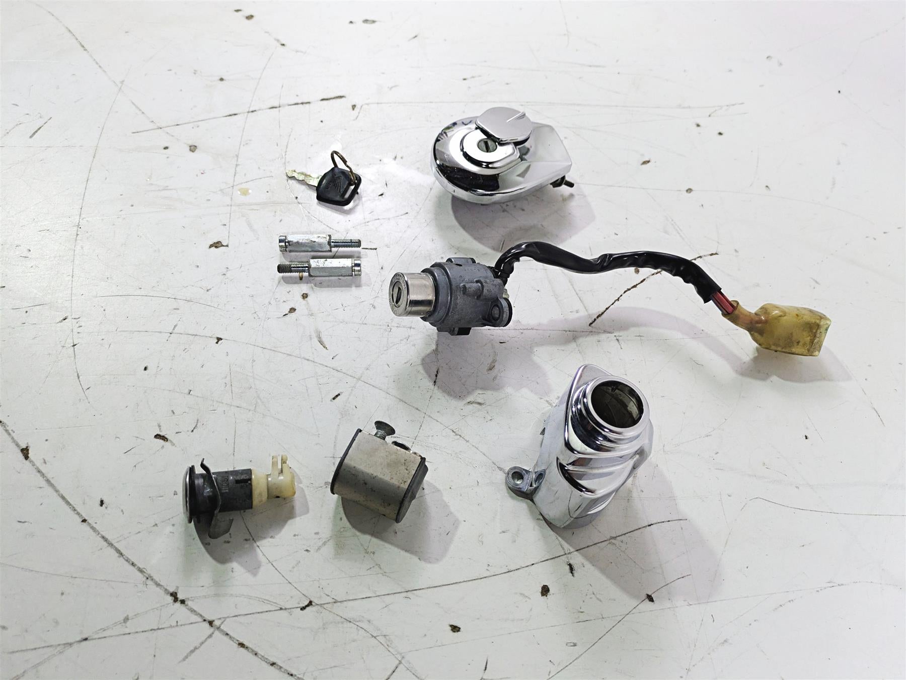 2002 Honda GL1500 CD Valkyrie Deluxe Ignition Switch Key Lock Set 35010-MZ0-A40 {{ shop.shopifyCountryName }} - Mototech271