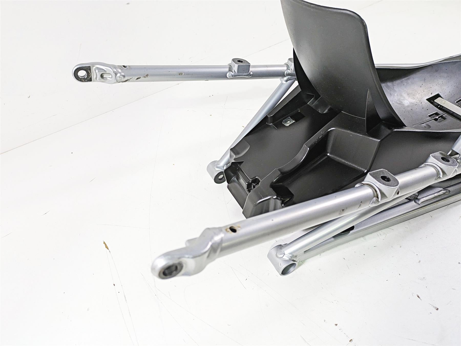 2016 BMW R1200GS GSW K50 Subframe Sub Frame & Inner Fender 46518354222 {{ shop.shopifyCountryName }} - Mototech271
