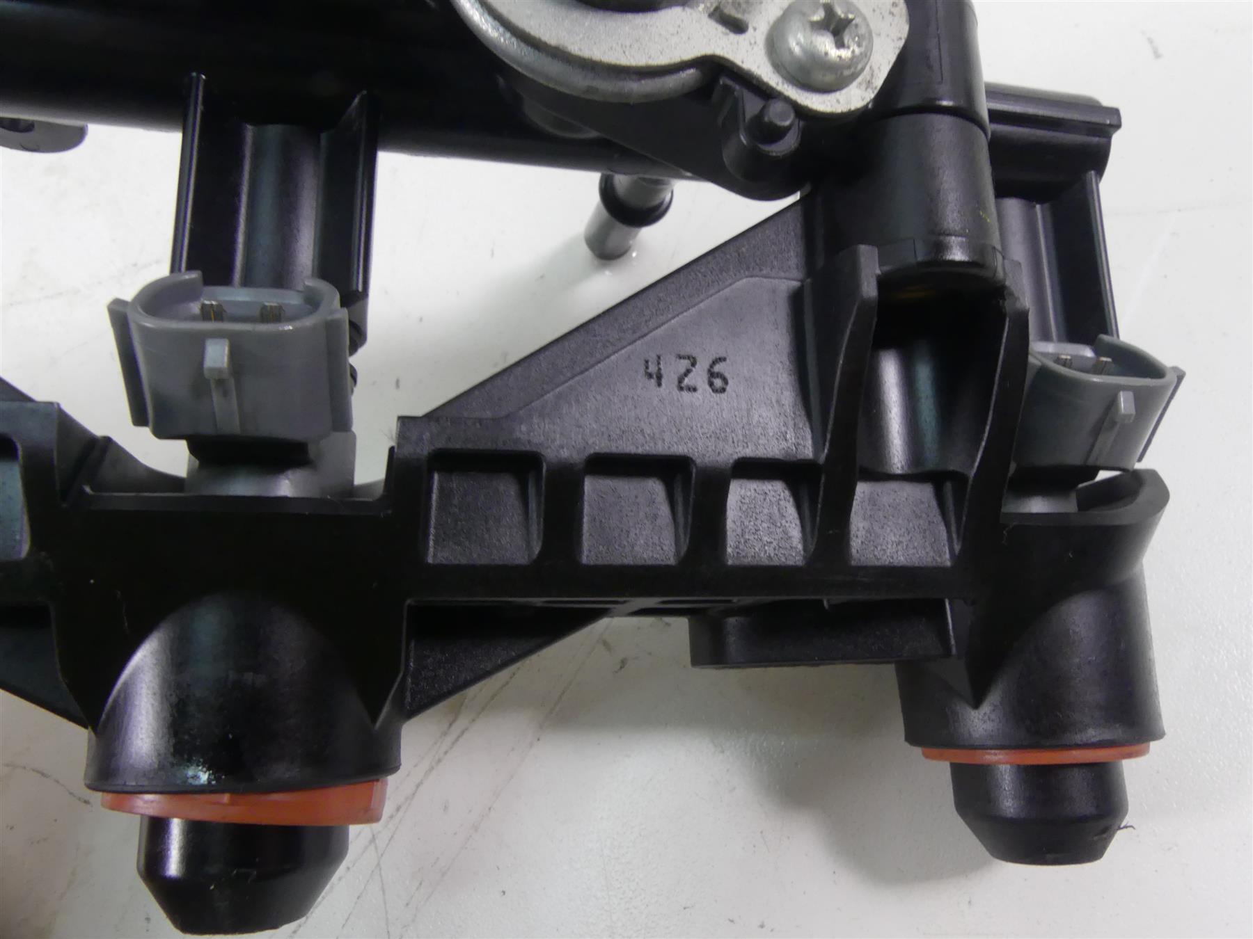 2015 Yamaha MT09 FZ09 Fuel Injection Injector Rail 1RC-13930-00-00 {{ shop.shopifyCountryName }} - Mototech271