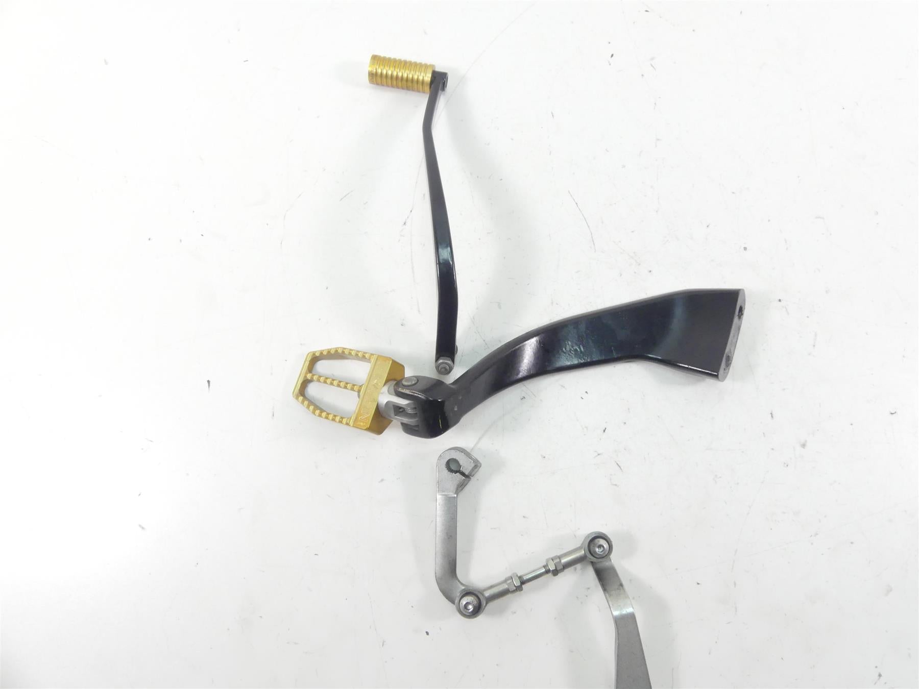 2021 Harley Softail FXBBS Street Bob Left Mid Footpeg Foot Peg Shifter 50500603 {{ shop.shopifyCountryName }} - Mototech271
