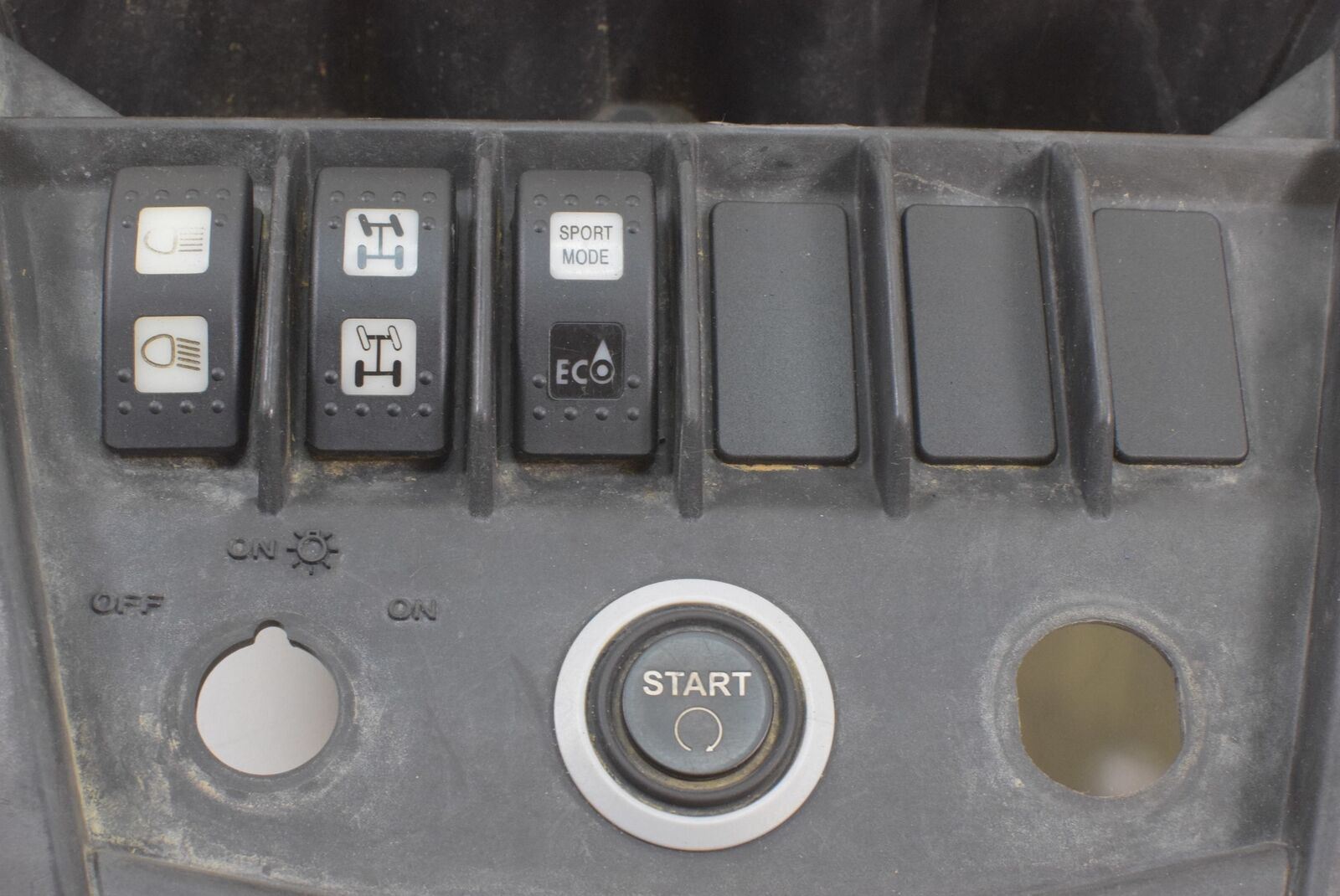 2016 Can-Am Maverick 1000R STD Center Console Switch Set Start 4WD 715002178 {{ shop.shopifyCountryName }} - Mototech271