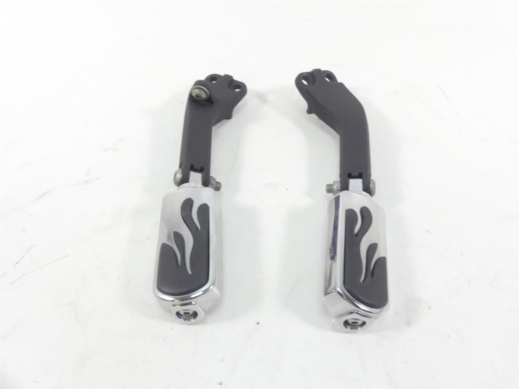 2009 Harley FXDL Dyna Low Rider Rear Passenger Footpeg Set 49224-06A 49230-06