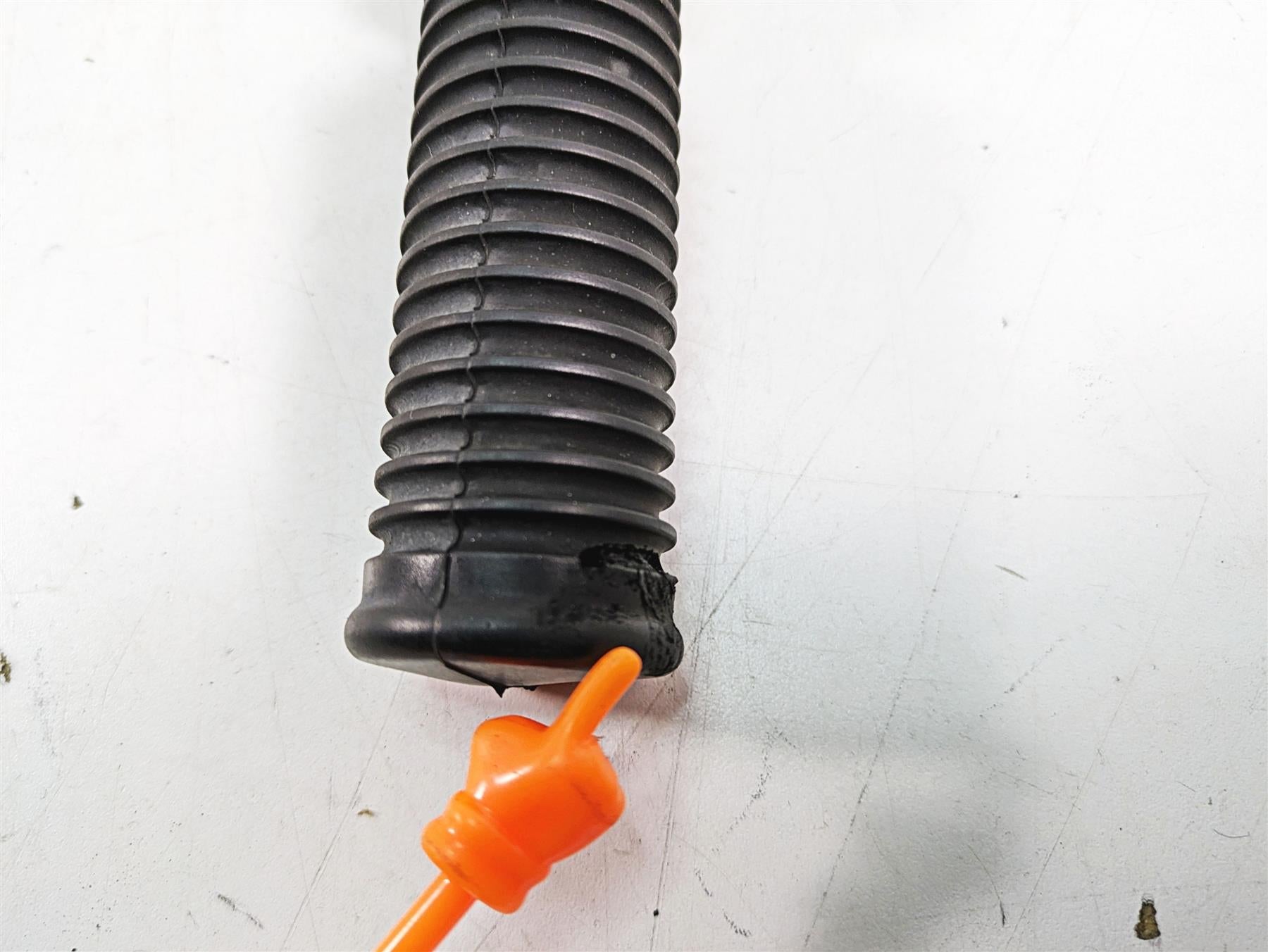2015 Harley FXDL Dyna Low Rider Rear Passenger Foot Peg Set 49224-06A 49230-06 {{ shop.shopifyCountryName }} - Mototech271