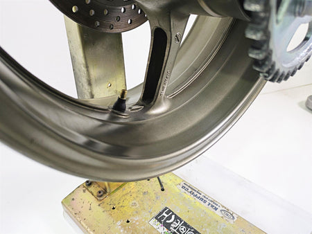 2009 Yamaha FZ1 FZS10 Fazer Straight 17x6 Rear Wheel Rim 5VY-25338-00-P2 {{ shop.shopifyCountryName }} - Mototech271