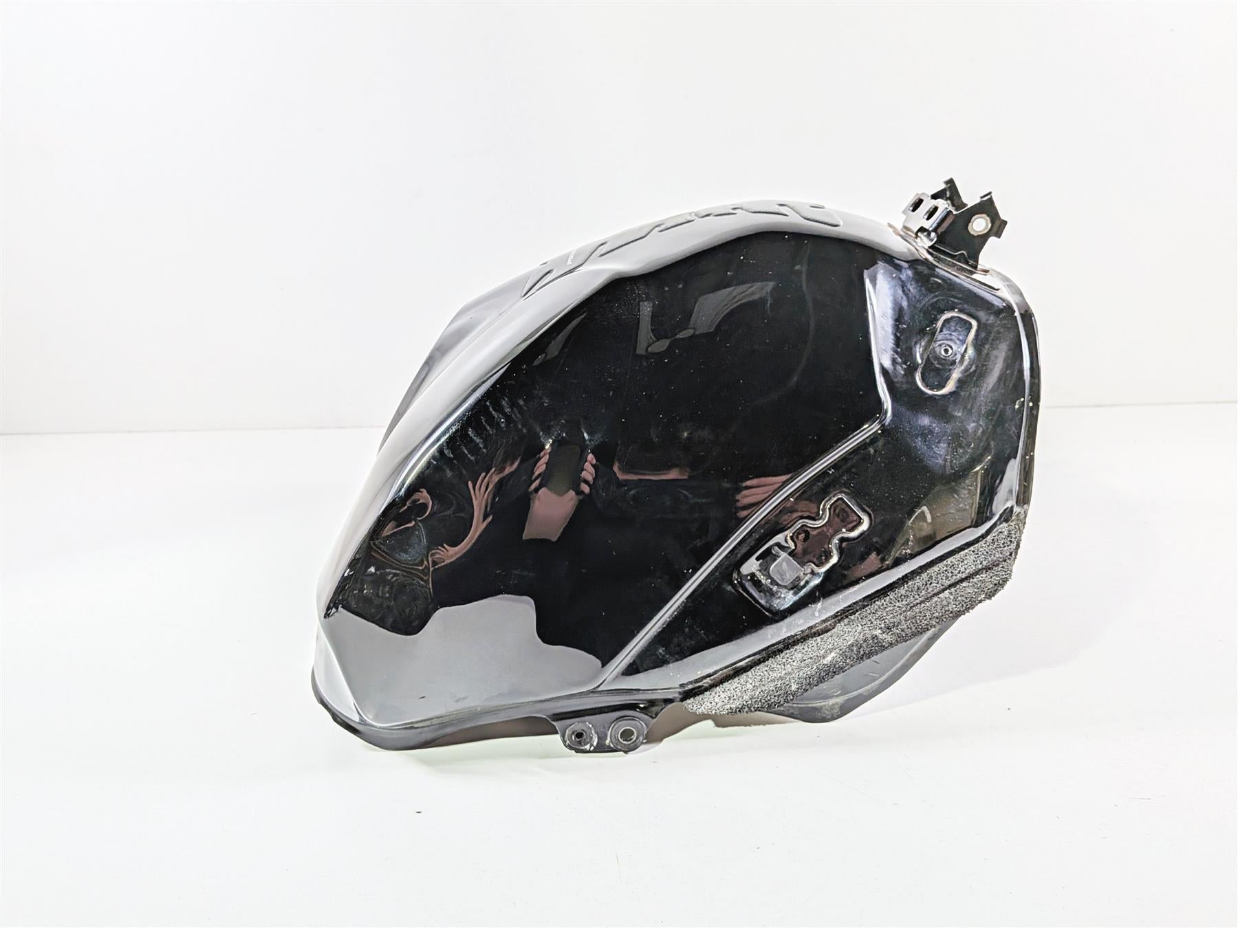 2008 Yamaha YZF R1 RN19 Fuel Gas Petrol Tank - Dent On Left Side