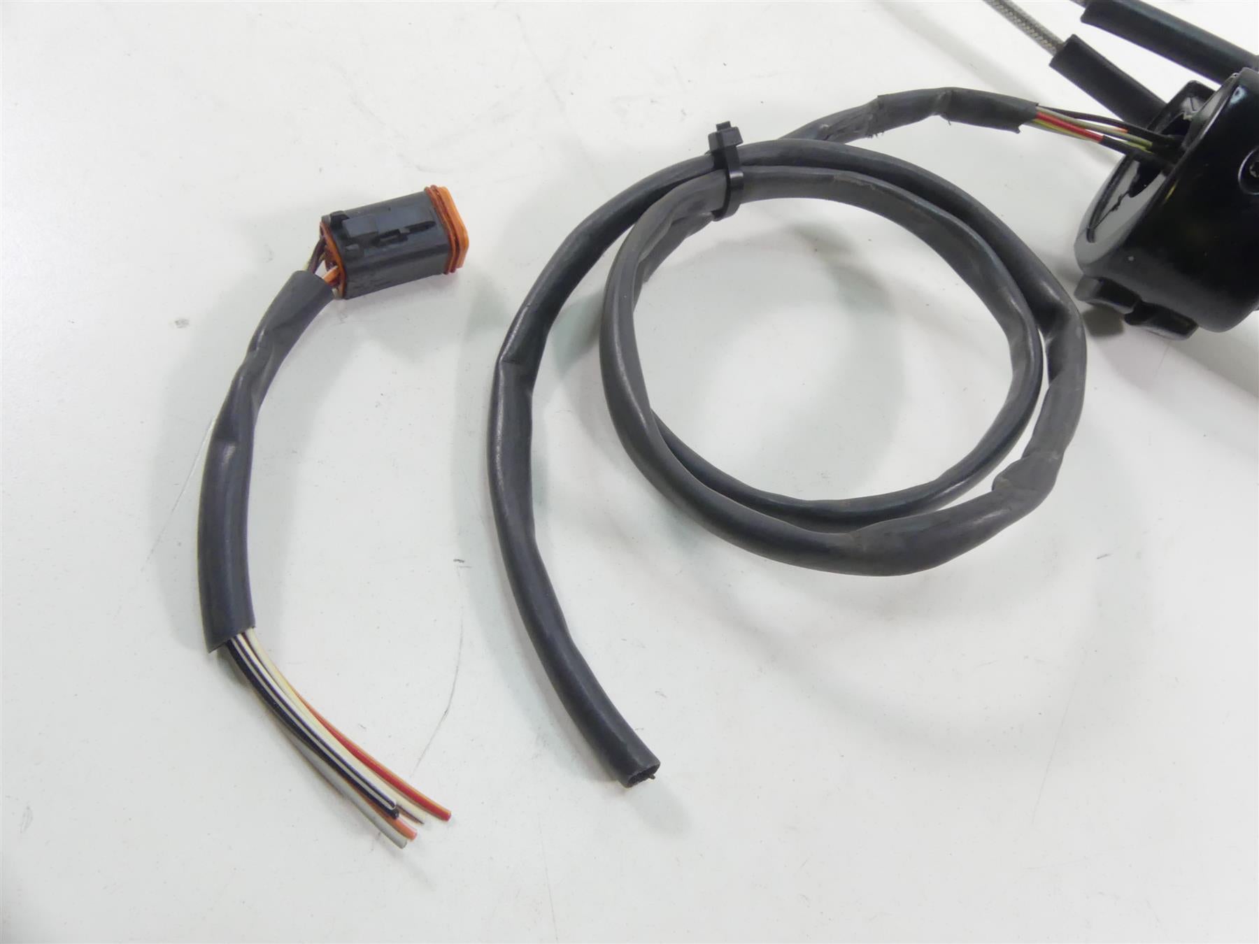 2001 Harley Touring FLHRCI Road King Right Start Stop Control Switch 71684-06A {{ shop.shopifyCountryName }} - Mototech271