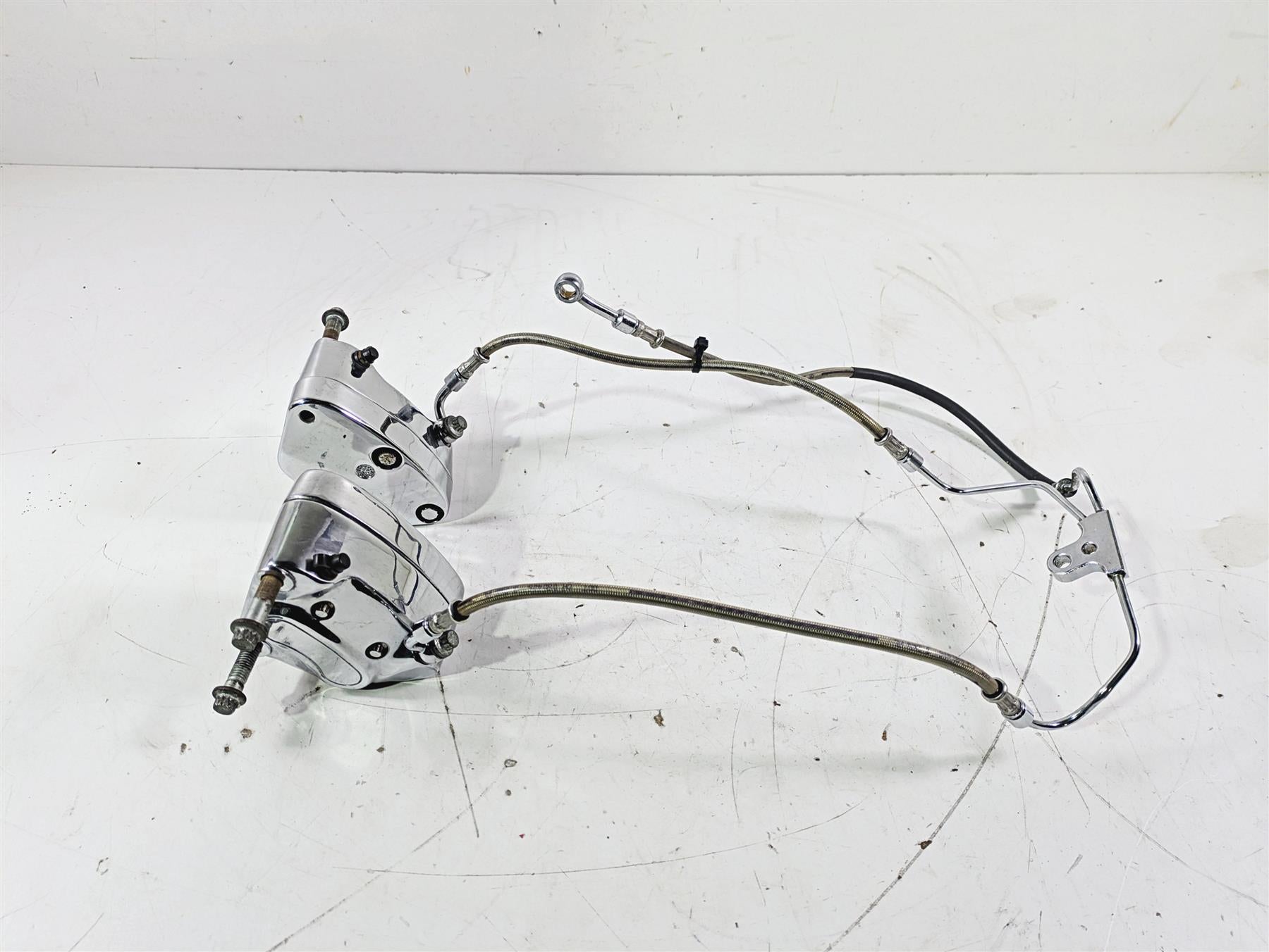 2007 Harley Touring FLHTCU SE CVO E-Glide Front Chrome Brake Caliper Set 4381-99 {{ shop.shopifyCountryName }} - Mototech271