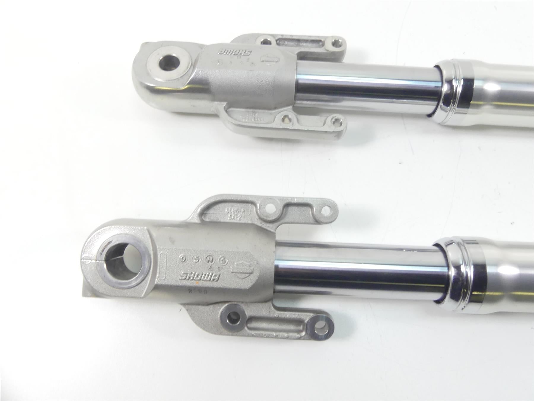 2011 Harley VRSCF Muscle Rod Straight Showa Front Fork Leg Set 48700-09 48701-09 {{ shop.shopifyCountryName }} - Mototech271