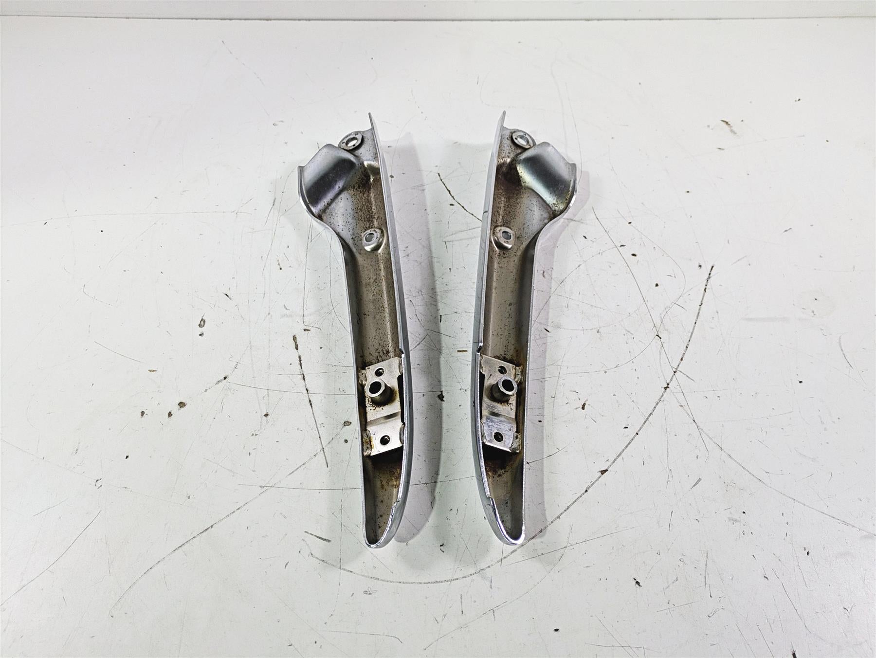 2002 Honda GL1500 CD Valkyrie Deluxe Rear Fender Struts Braces Set 77330-MZ0-A40 {{ shop.shopifyCountryName }} - Mototech271