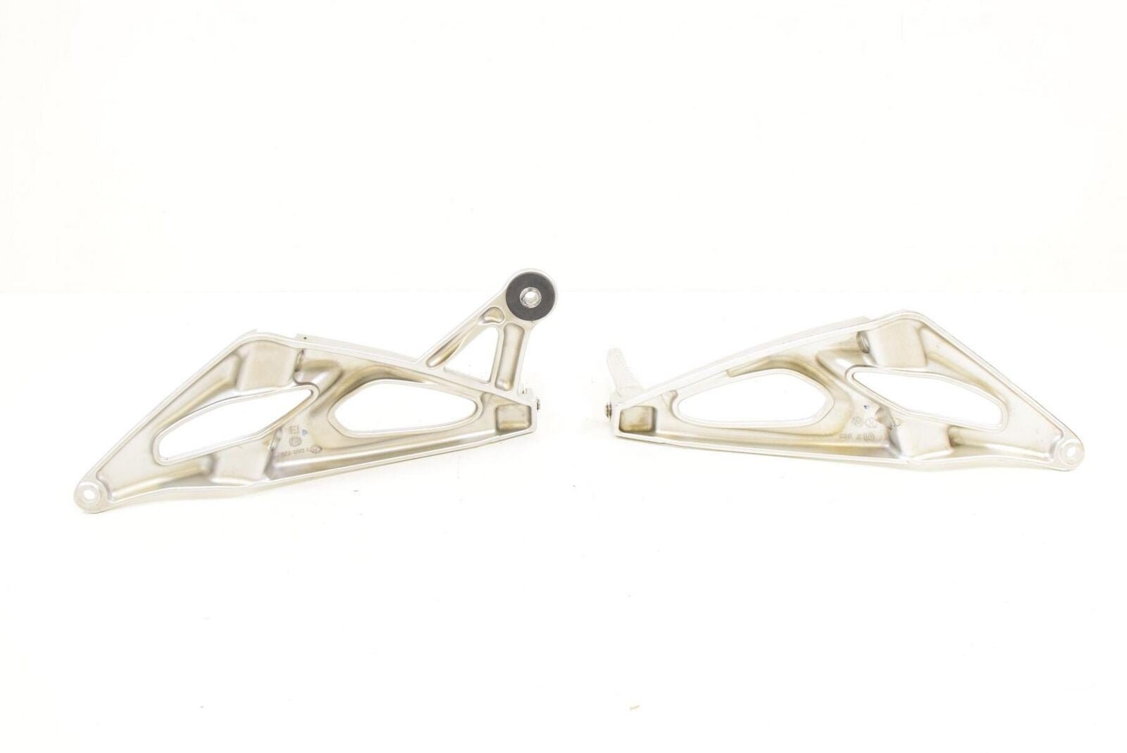 06 BMW K1200S K1200 S K40 L&R Passenger Rider Footpeg Foot Peg Set 46717660170 {{ shop.shopifyCountryName }} - Mototech271