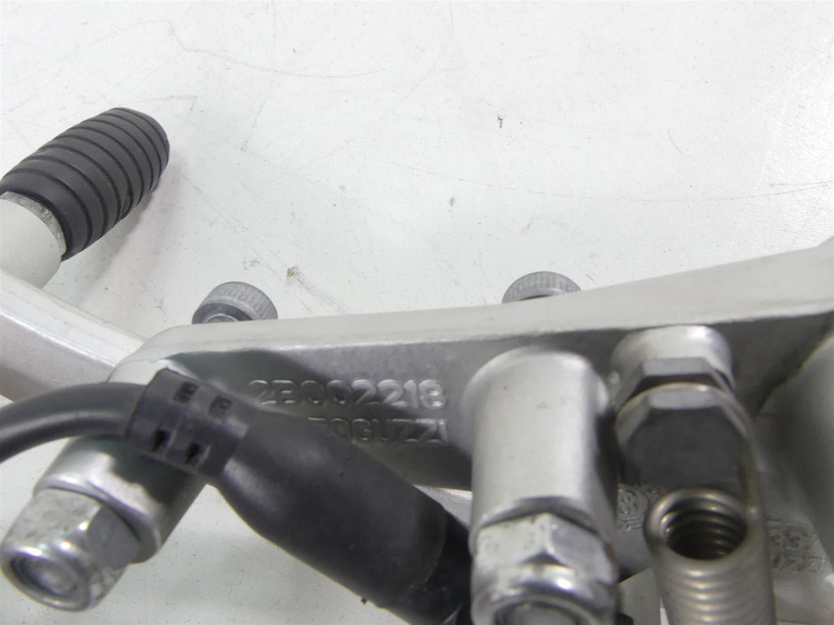 2019 Moto Guzzi V7 III Stone 750 Right Footpeg Mount & Brake Pedal 2B003336 {{ shop.shopifyCountryName }} - Mototech271