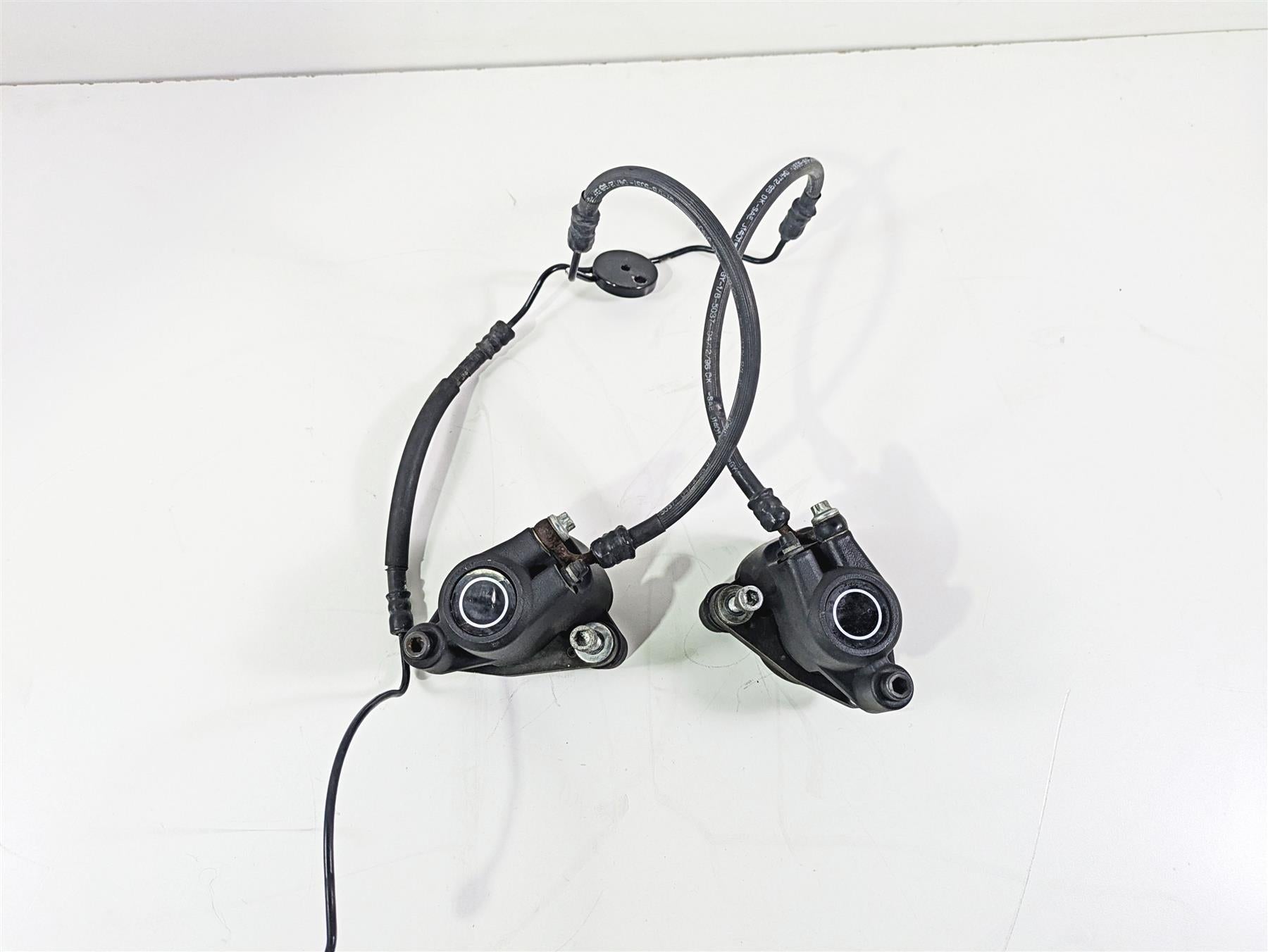 1996 Harley Touring FLHTCUI Electra Glide Front Brake Caliper Set 44023-83C {{ shop.shopifyCountryName }} - Mototech271