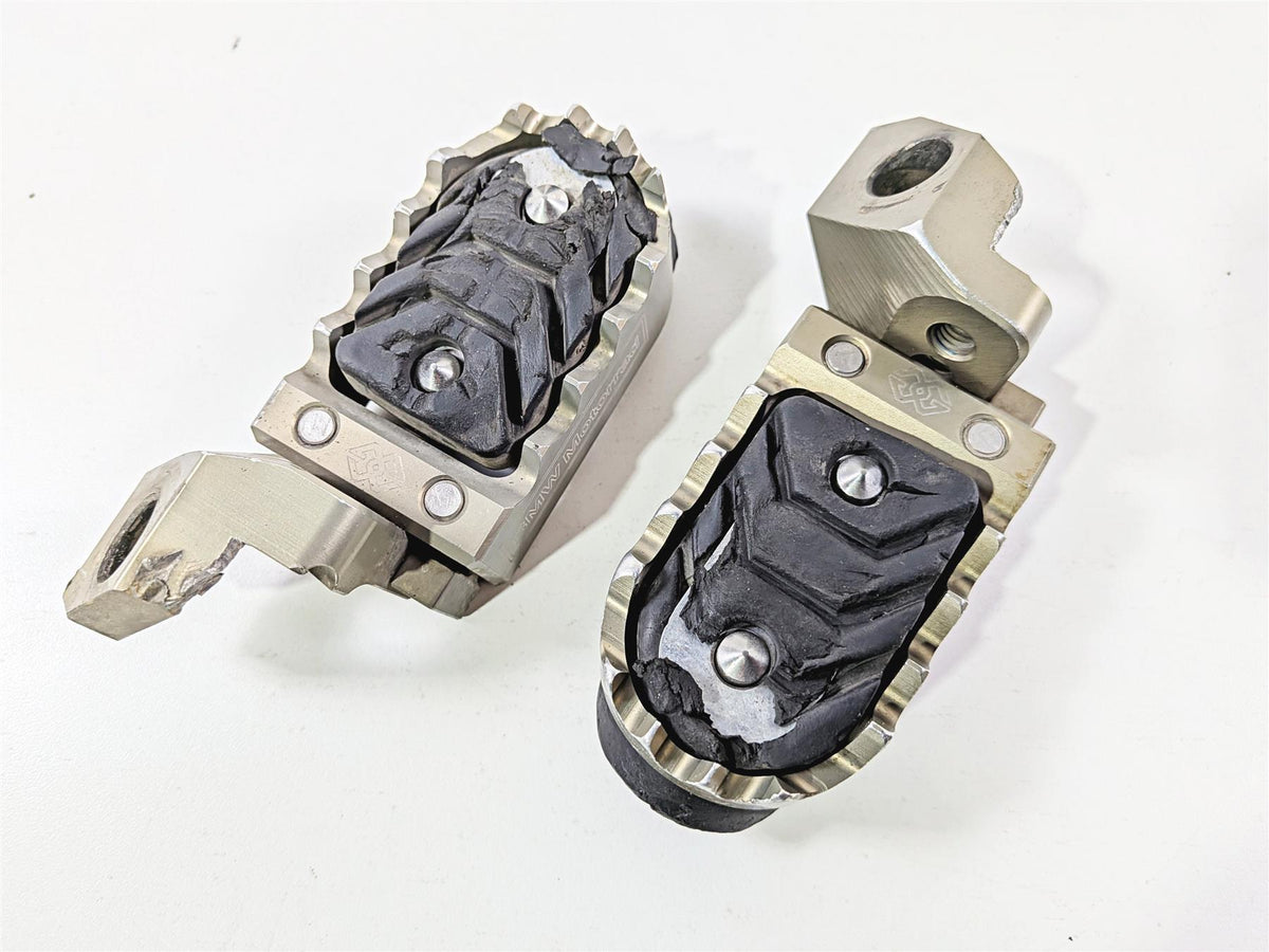 2015 BMW R1200GS K50 Adjustable Rider Footpeg Foot Peg Set {{ shop.shopifyCountryName }} - Mototech271