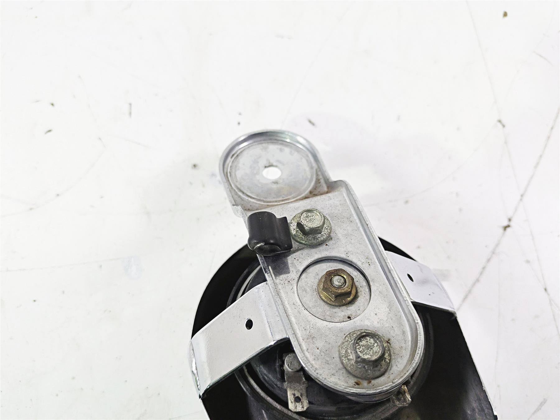 2007 Harley Touring FLHTCU SE CVO E-Glide Horn & Chrome Cover 61300478A {{ shop.shopifyCountryName }} - Mototech271