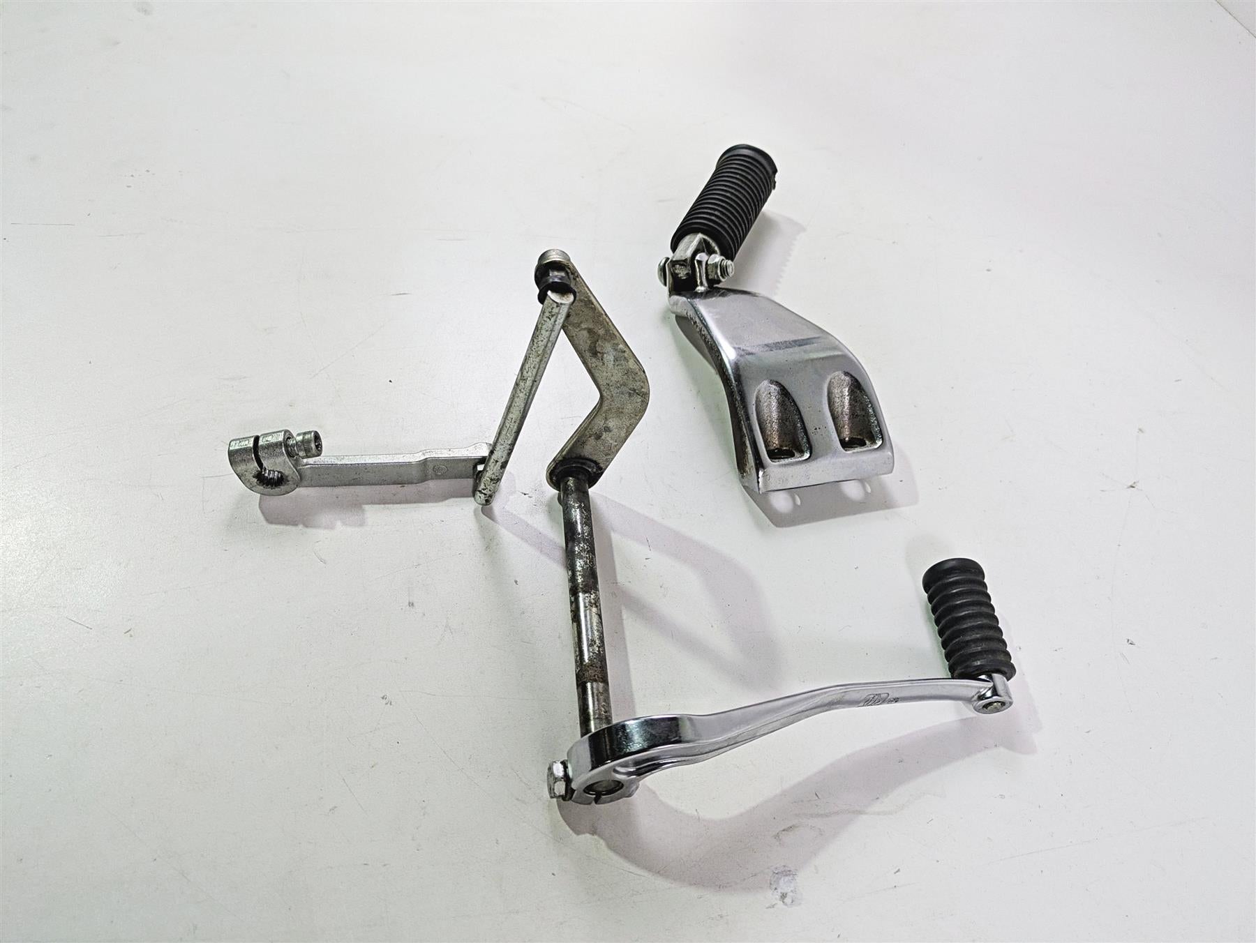 2008 Harley FXDL Dyna Low Rider 105TH Left Rider Mid Footpeg & Shifter 50639-90A {{ shop.shopifyCountryName }} - Mototech271