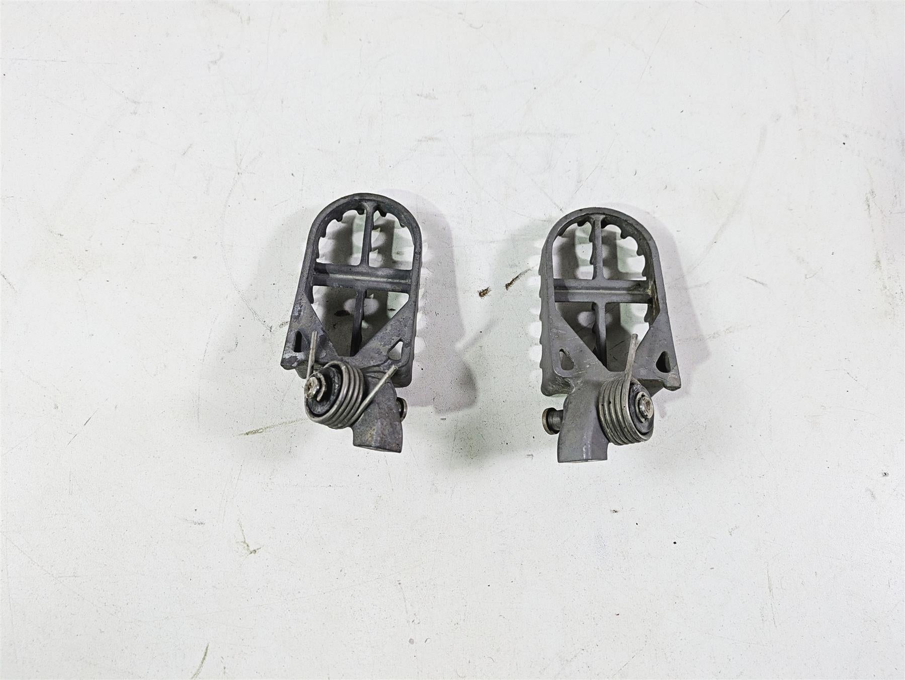 2009 BMW R1200GS K255 Adv Front Footpeg Foot Peg Set 46717694557 46717694558 {{ shop.shopifyCountryName }} - Mototech271