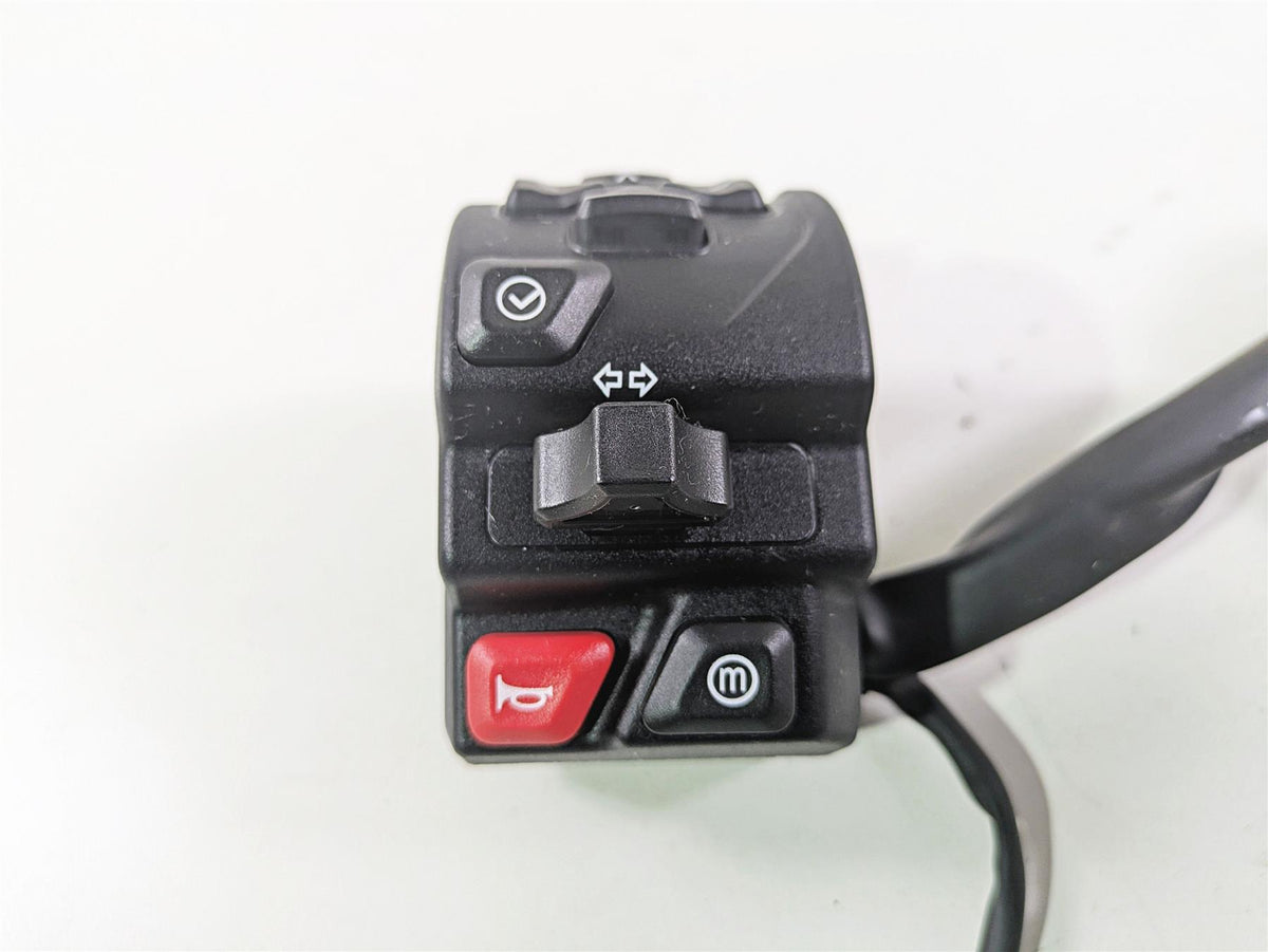 2024 Triumph Street Triple 765 R Left Hand Blinker Control Switch T2045169 {{ shop.shopifyCountryName }} - Mototech271