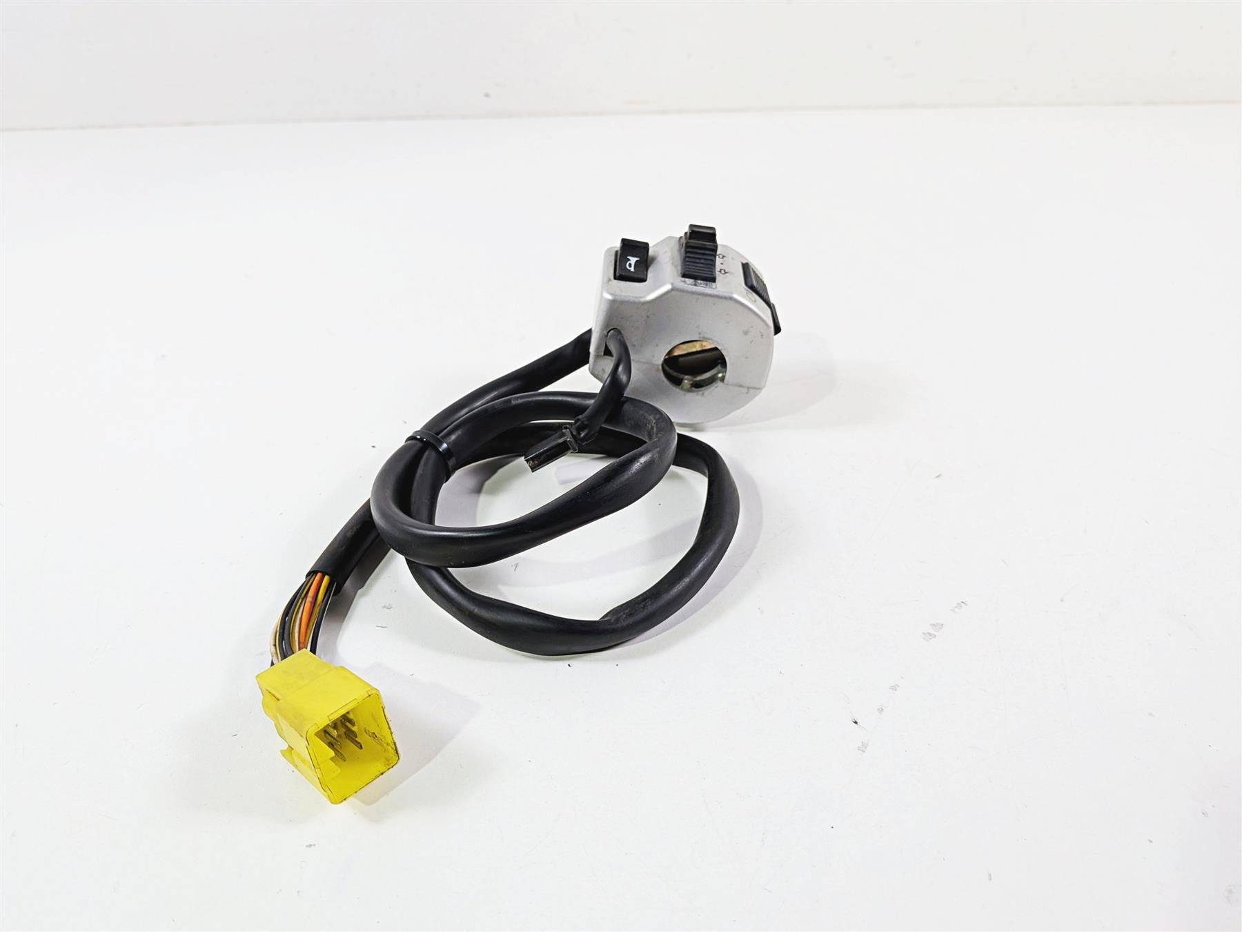 2004 Suzuki VL800 Intruder Volusia Left Hand Control Switch 37400-41F10 {{ shop.shopifyCountryName }} - Mototech271