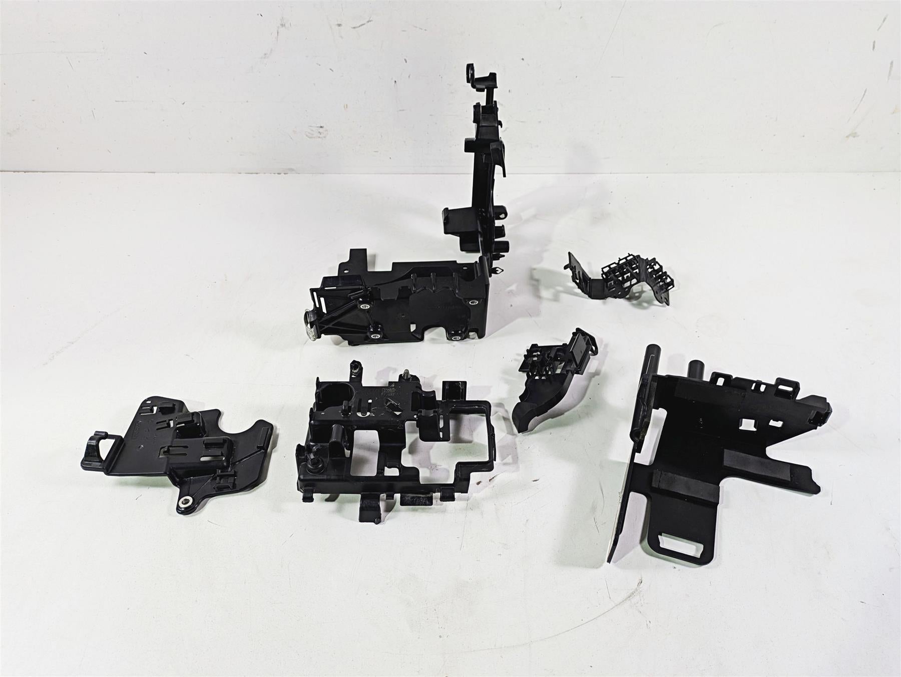2020 Harley Softail FXST Standard Electrical Battery Carrier Set 69201632 {{ shop.shopifyCountryName }} - Mototech271