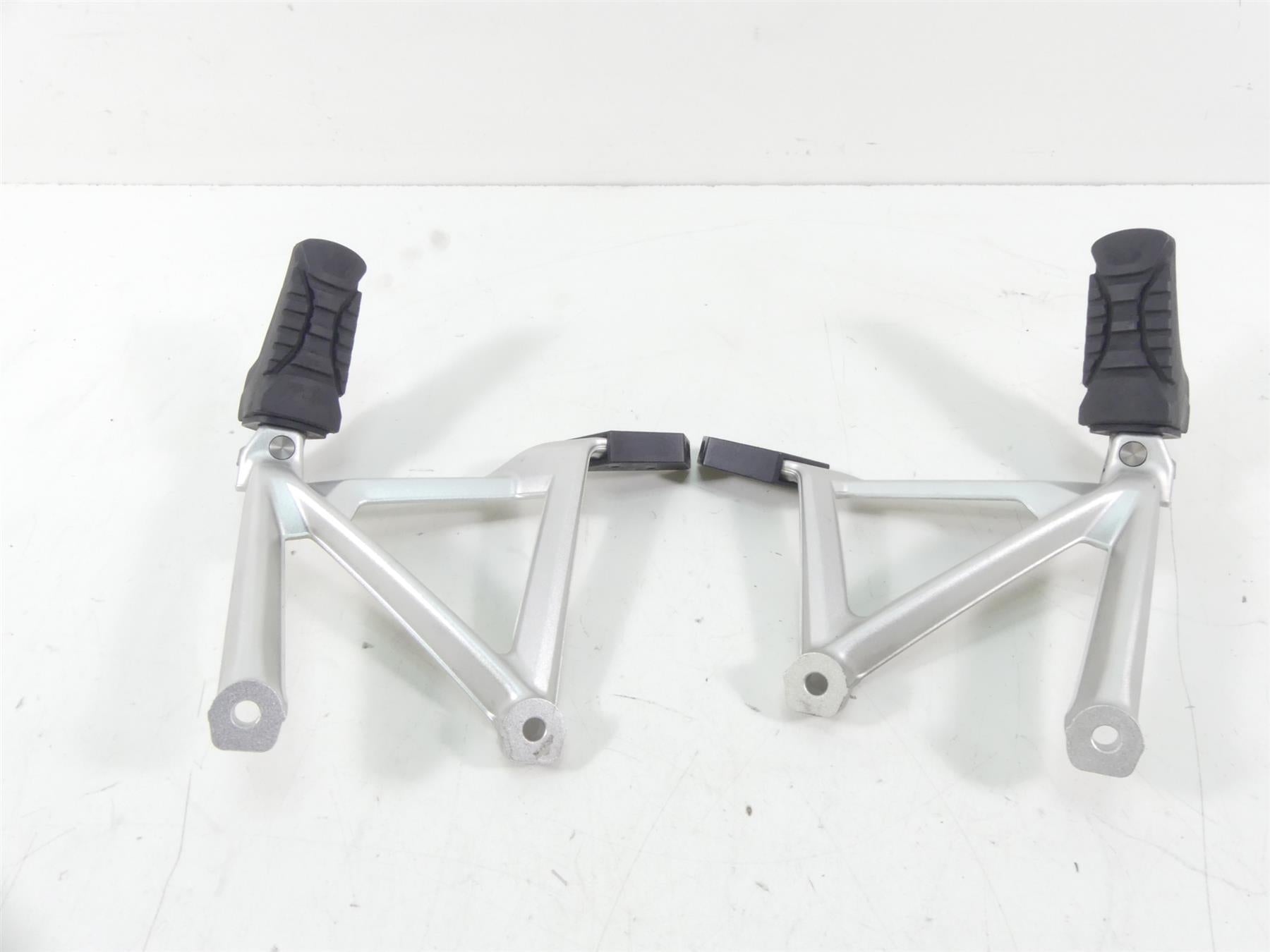 2016 BMW R1200GS K50 Rear Passenger Footpeg Footrest Set 46718528793 46718528794 {{ shop.shopifyCountryName }} - Mototech271