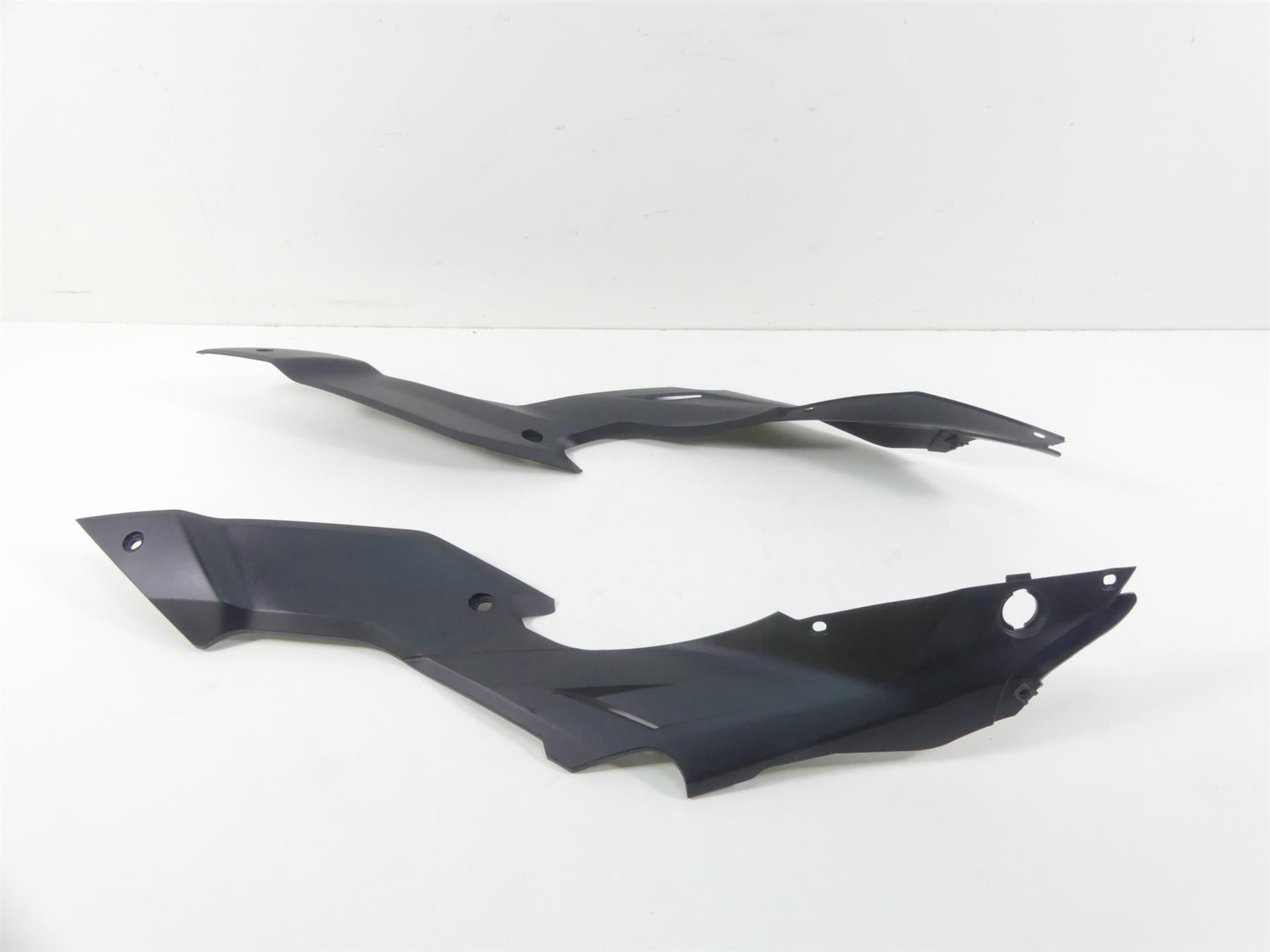 2010 Ducati Streetfighter 1098 S Under Seat & Tank Side Cover Fairings 48211571A {{ shop.shopifyCountryName }} - Mototech271