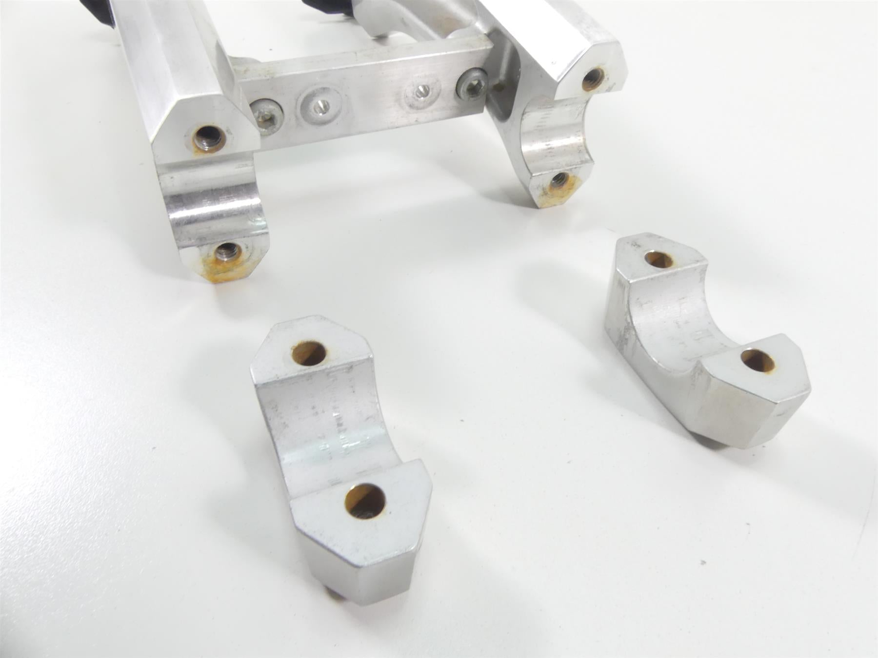 2007 Suzuki M109R VZR1800 Boulevard Handlebar Riser Holder Set 56225-48G00 {{ shop.shopifyCountryName }} - Mototech271