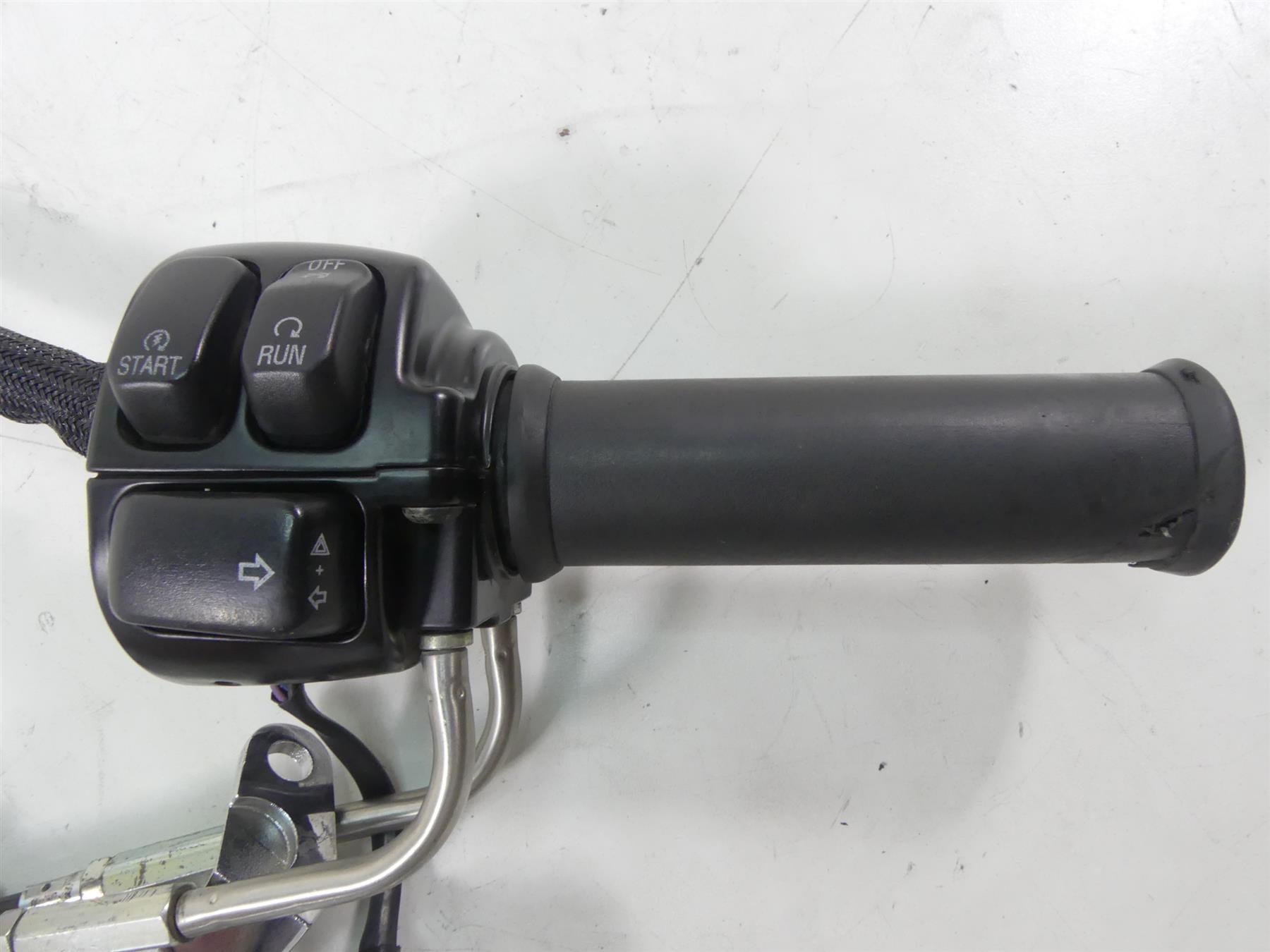 2009 Harley FXDF Dyna Fat Bob Right Control Switch + Blinker Set -Read 71684-06A {{ shop.shopifyCountryName }} - Mototech271