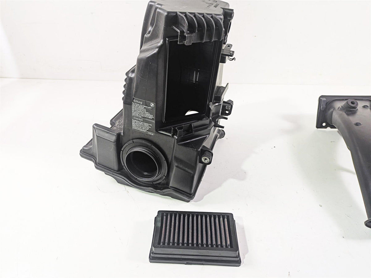 2010 BMW R1200GS K25 Air Box + Tubes & Front Air Ram 13717720354 {{ shop.shopifyCountryName }} - Mototech271