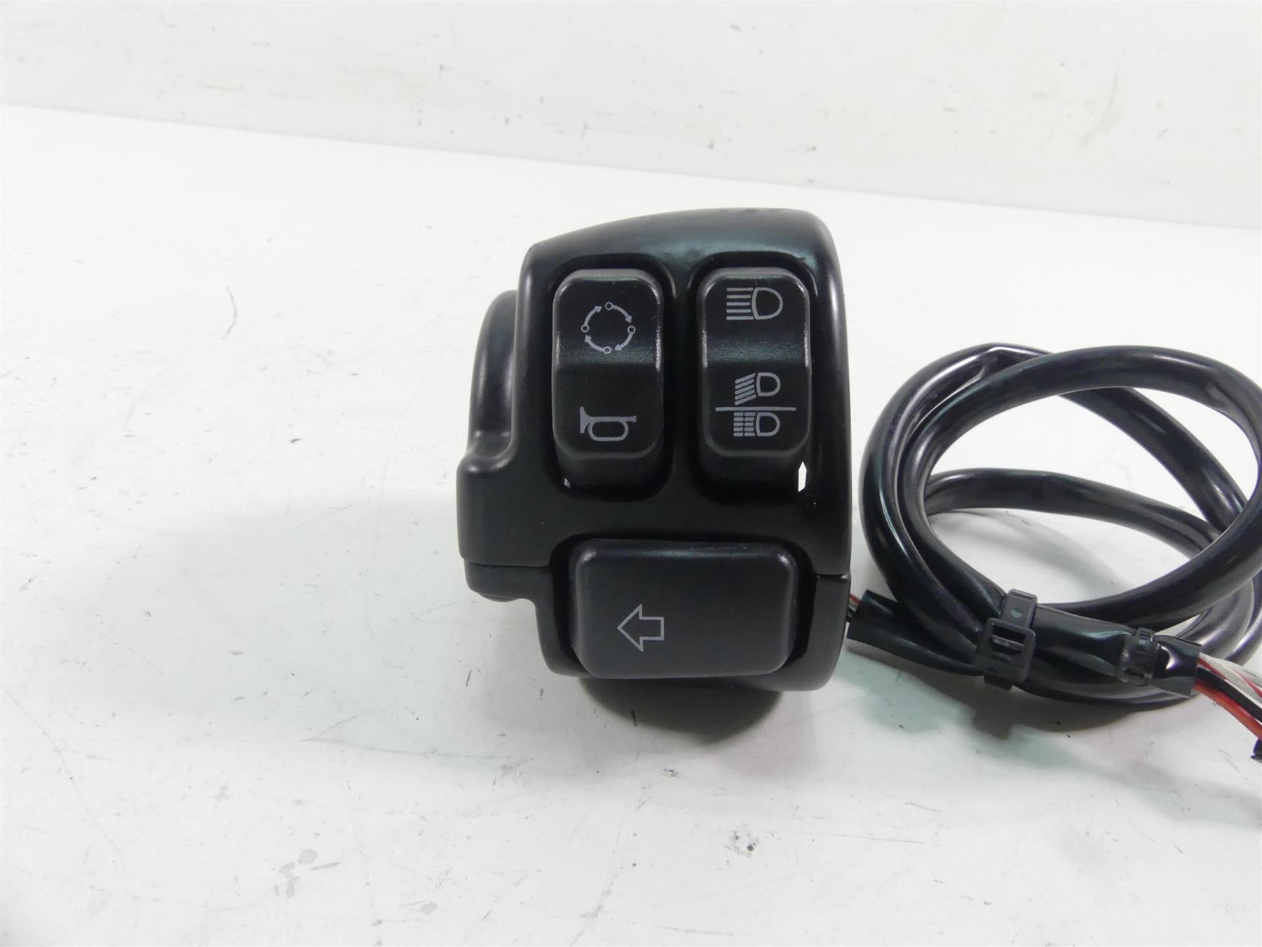 2021 Harley Softail FXBBS Street Bob Left Hand Light Control Switch 71500292 {{ shop.shopifyCountryName }} - Mototech271