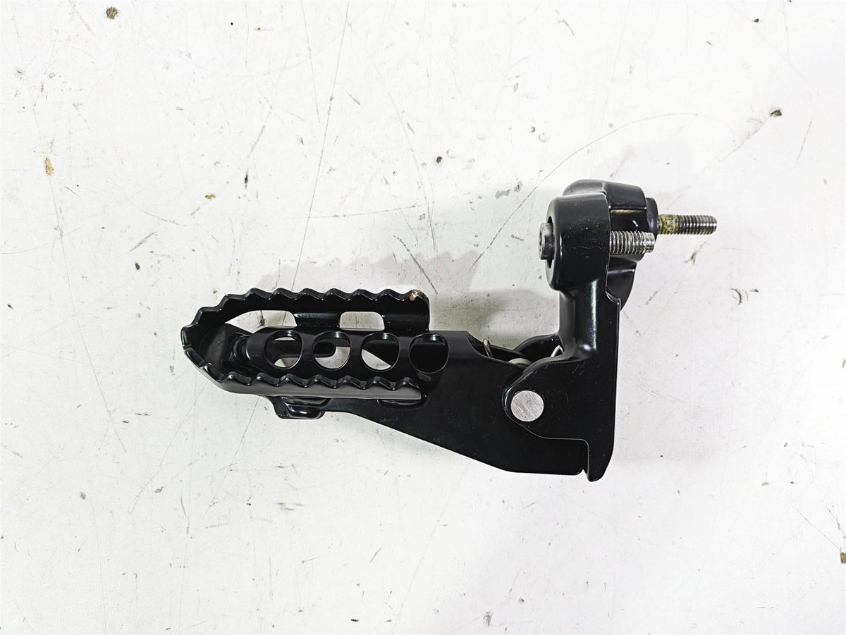 2020 Triumph Street Scrambler 900 Right Rider Footpeg Foot Peg T2081790 {{ shop.shopifyCountryName }} - Mototech271