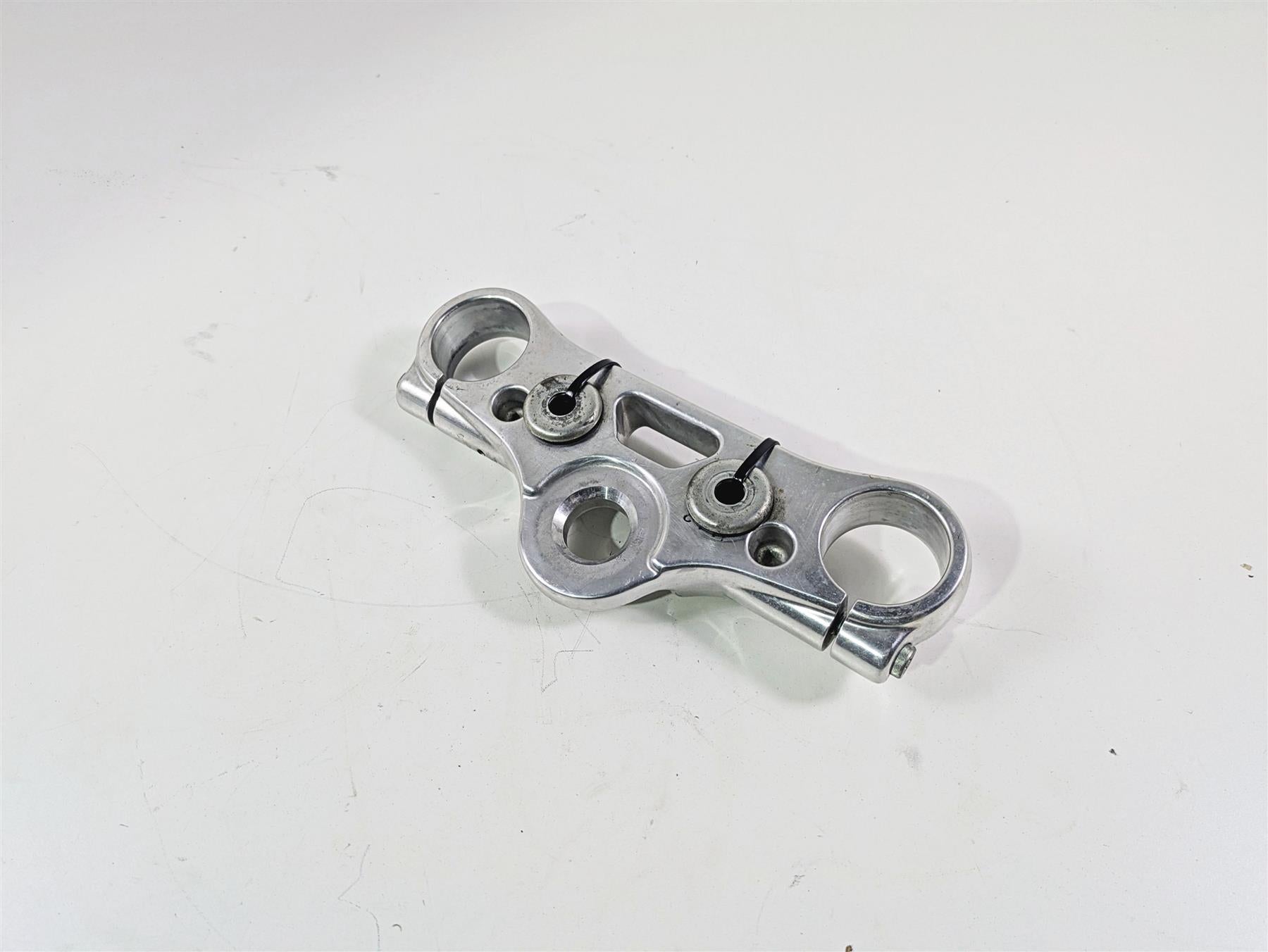 2009 Harley FXDC Dyna Super Glide Upper Triple Tree Steering Clamp 45538-08 {{ shop.shopifyCountryName }} - Mototech271