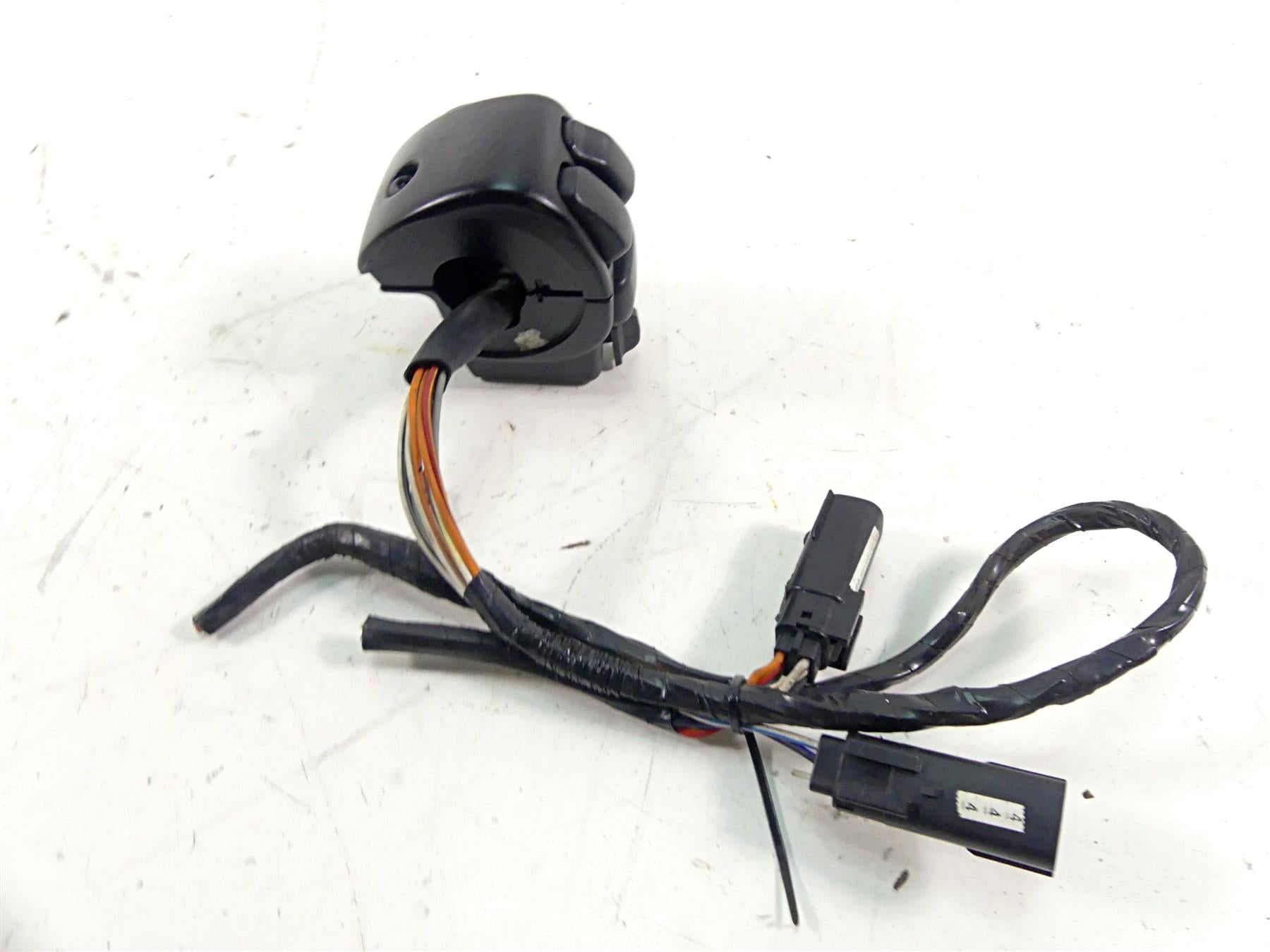 2010 Harley Touring FLHRC Road King Right Hand Control Switch 71684-06A 71683-06 {{ shop.shopifyCountryName }} - Mototech271