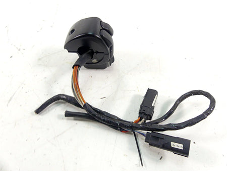 2010 Harley Touring FLHRC Road King Right Hand Control Switch 71684-06A 71683-06 {{ shop.shopifyCountryName }} - Mototech271